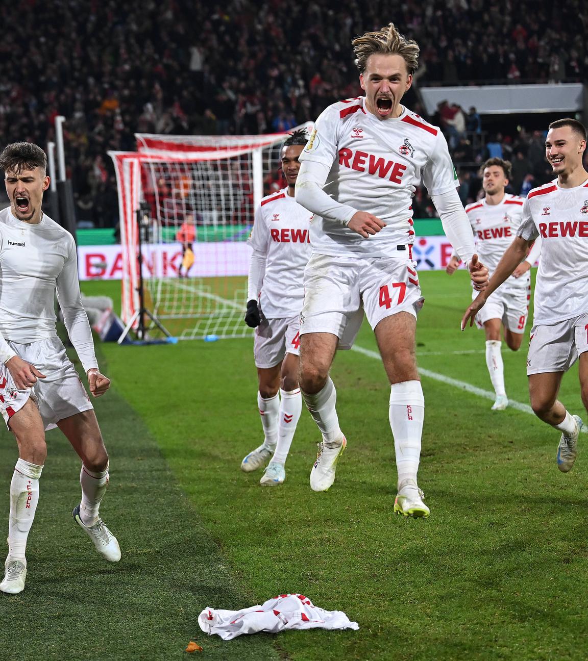 Dejan Ljubičić (Köln) jubelt nach seinem Tor zum 2:1.