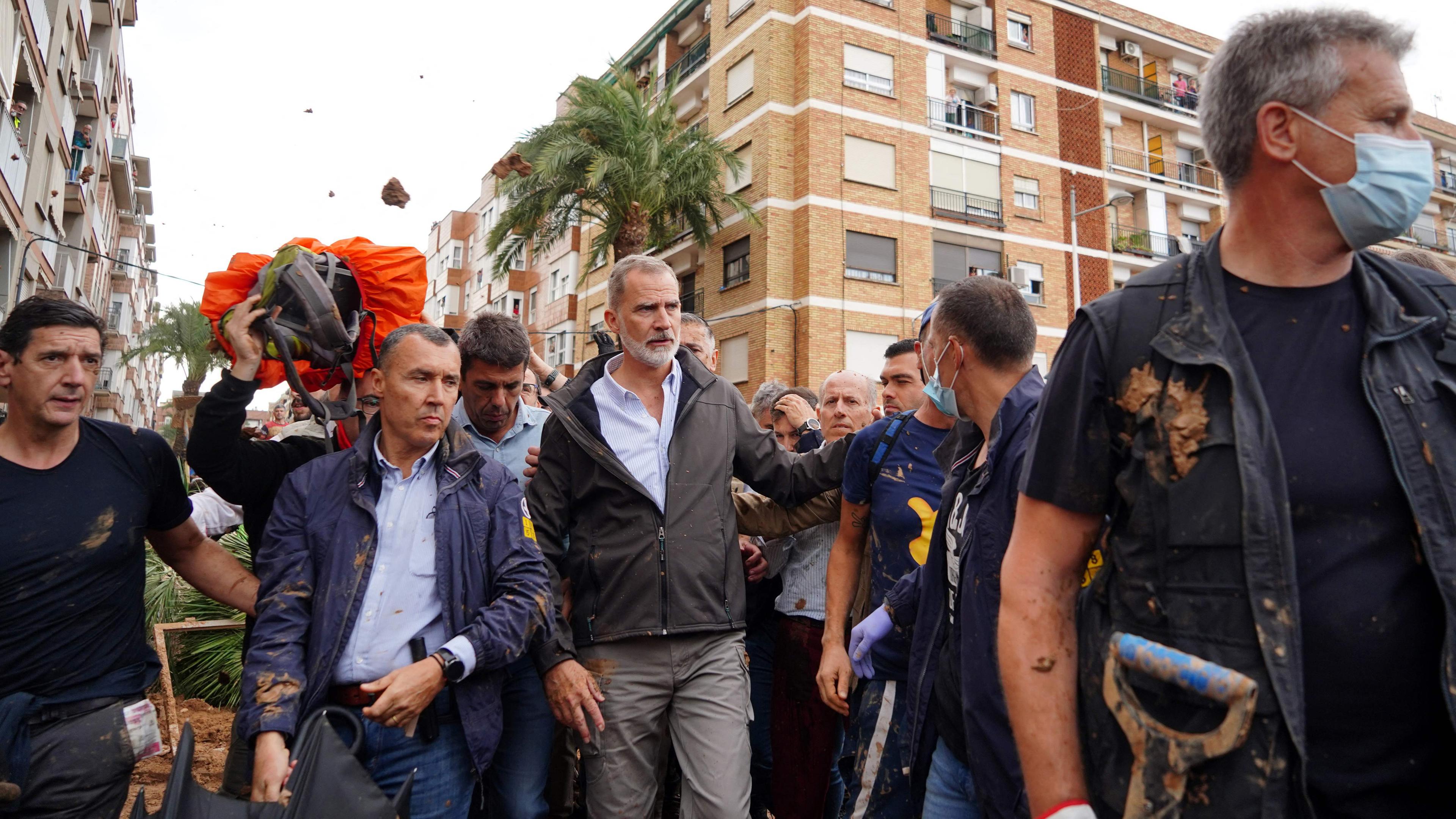 König Felipe VI. von Spanien besucht die Überschwemmungsgebiete in Valencia