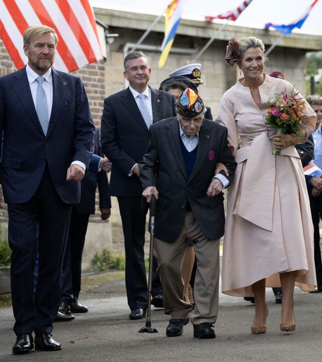 König Willem und Maxima feiern mit Veteranen