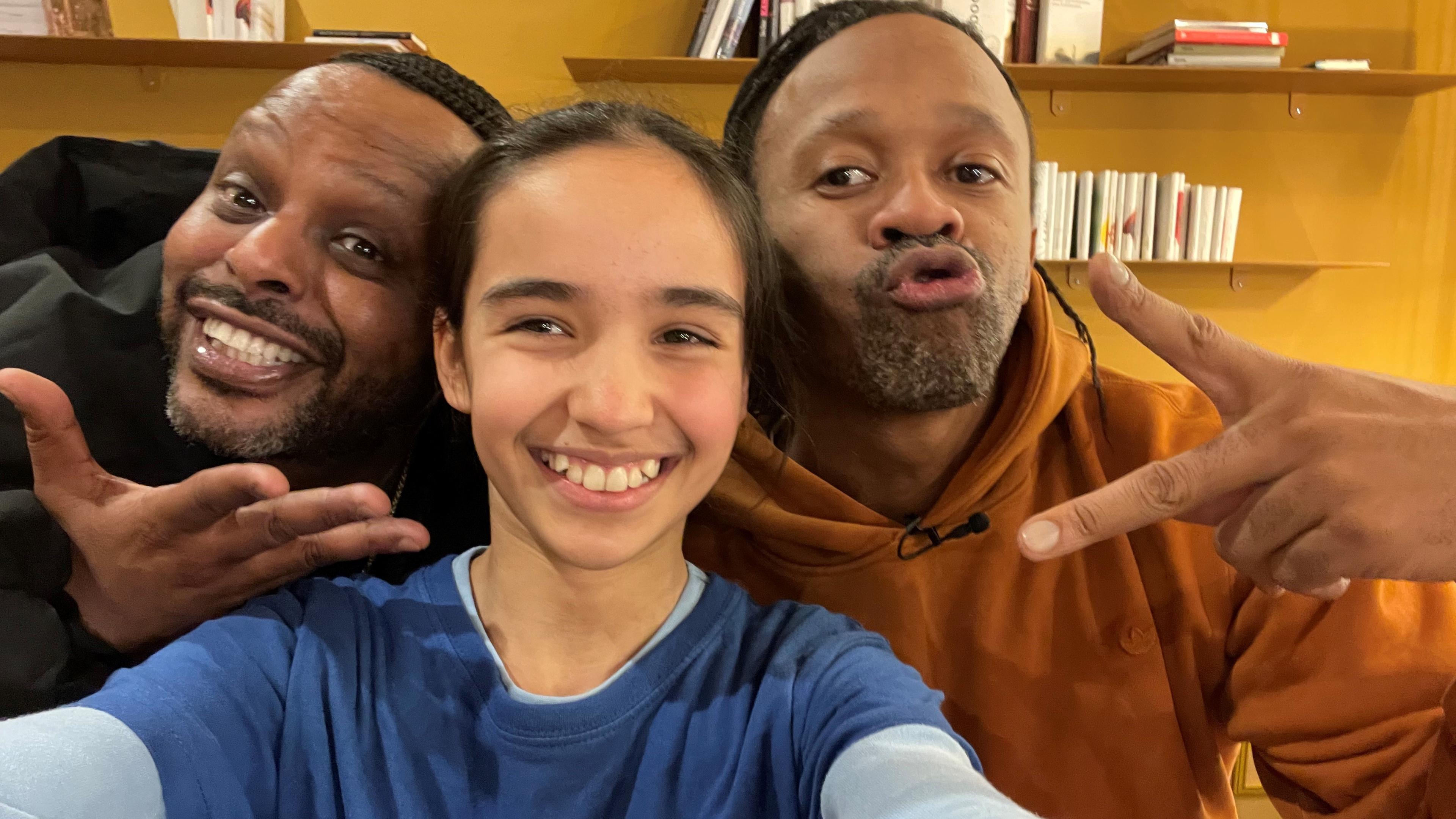 logo!-Kinderreporterin mit Madcon 