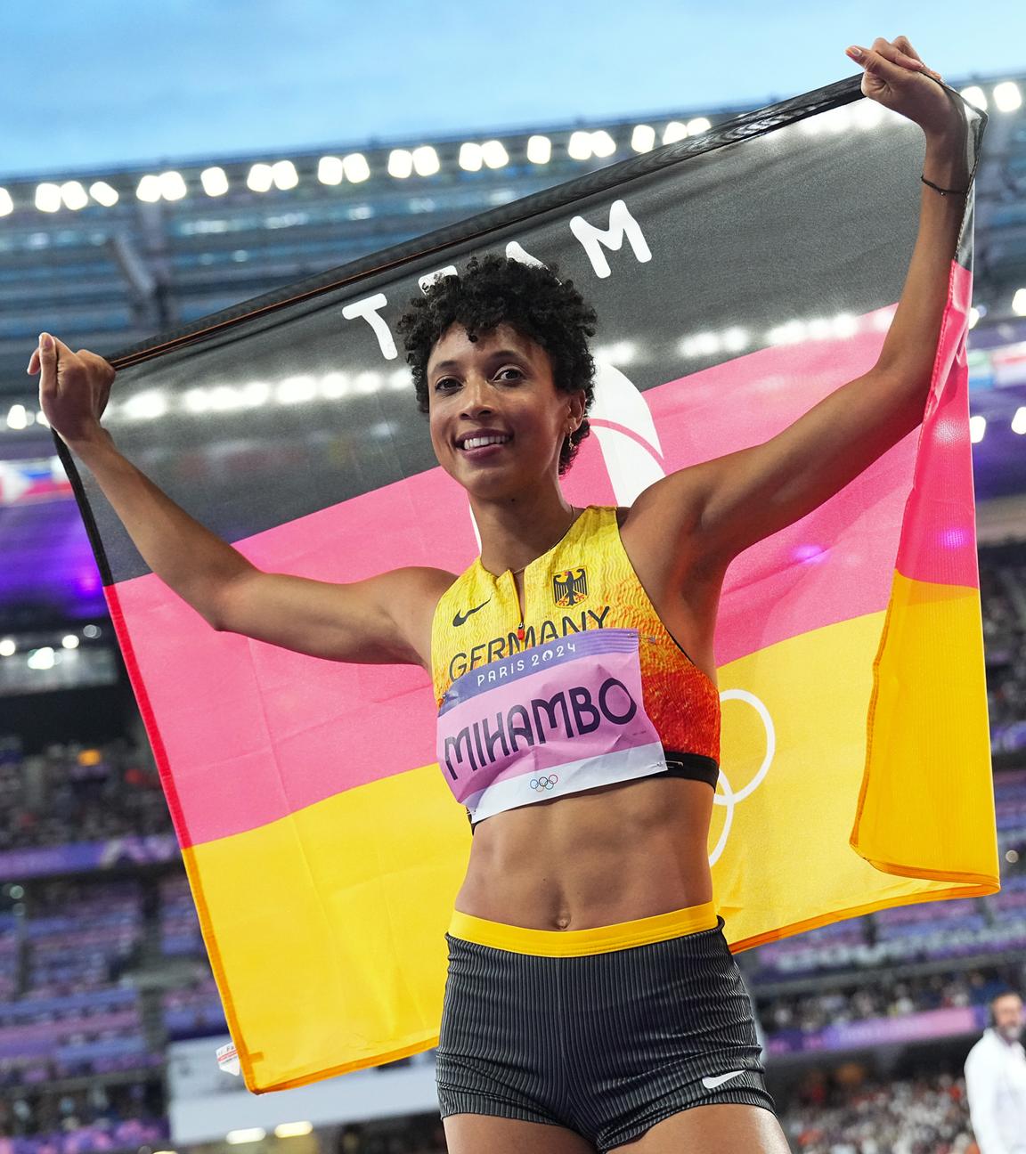 Zweitplatzierte Malaika Mihambo aus Deutschland feiert nach dem Finale.