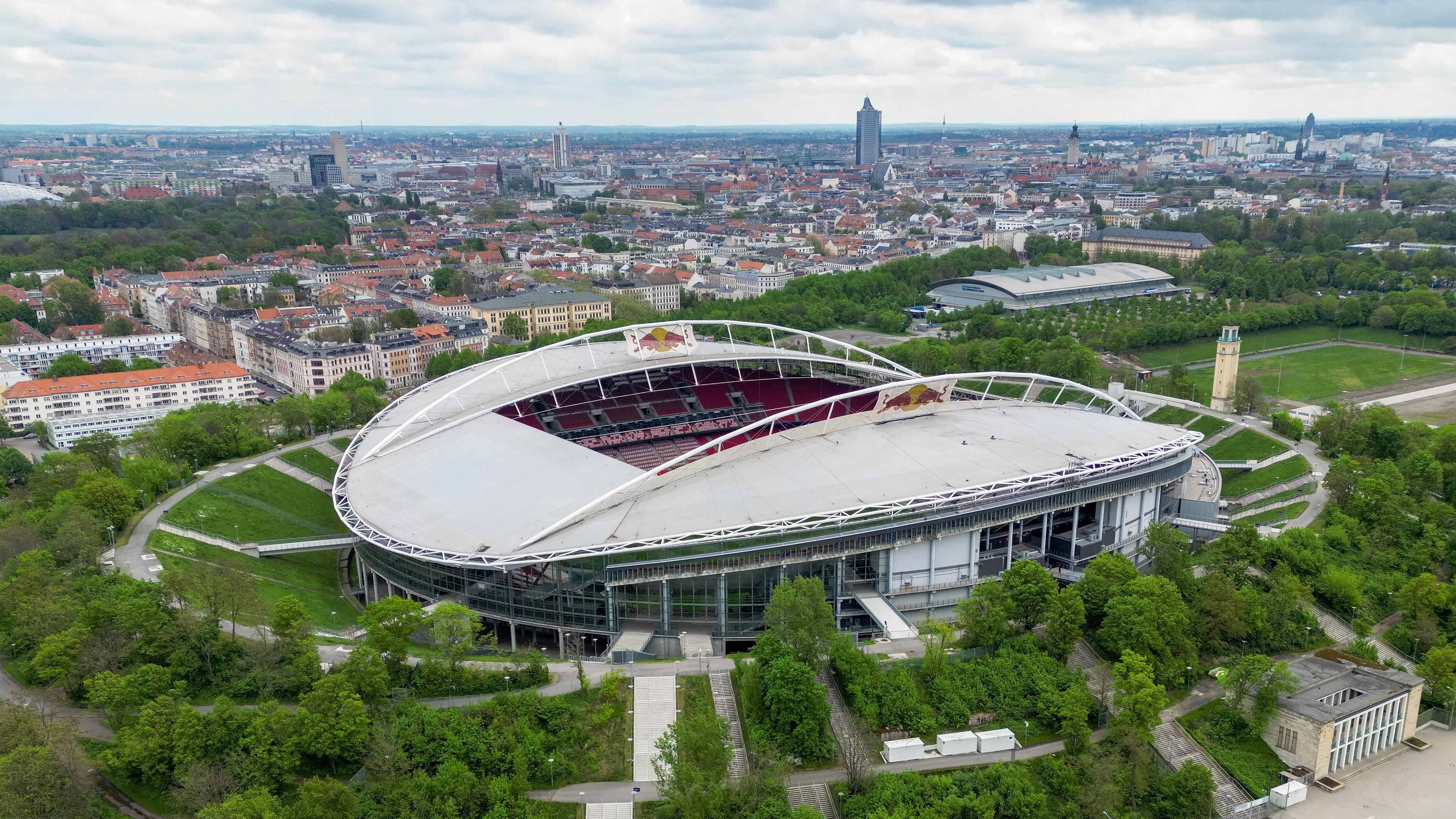 Das Stadion des RB Leipzig ist aus der Vogelperspektive zu sehen.