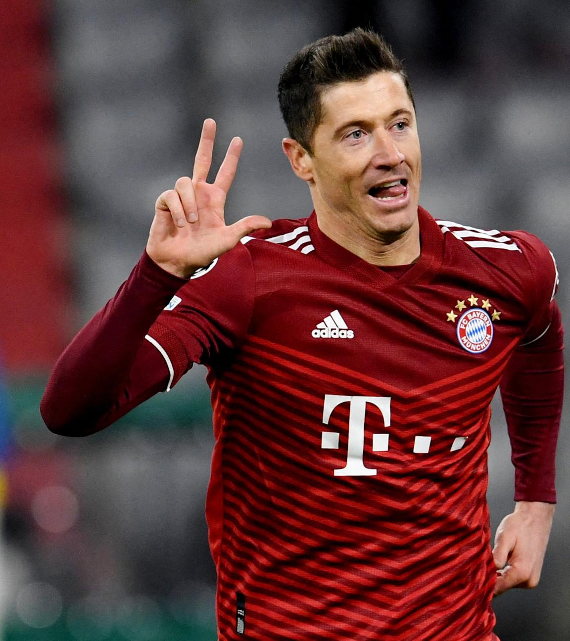 Fußball: Bayern-Stürmer Robert Lewandowski erzielt drei Tore gegen Salzburg.