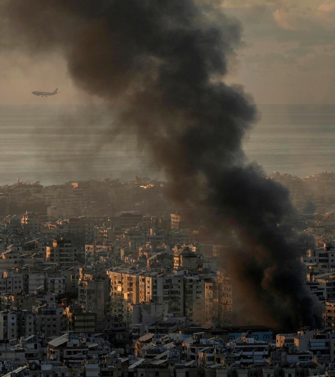 Rauch steigt auf nach einem israelischen Luftangriff auf Dahiyeh in Beirut, Libanon