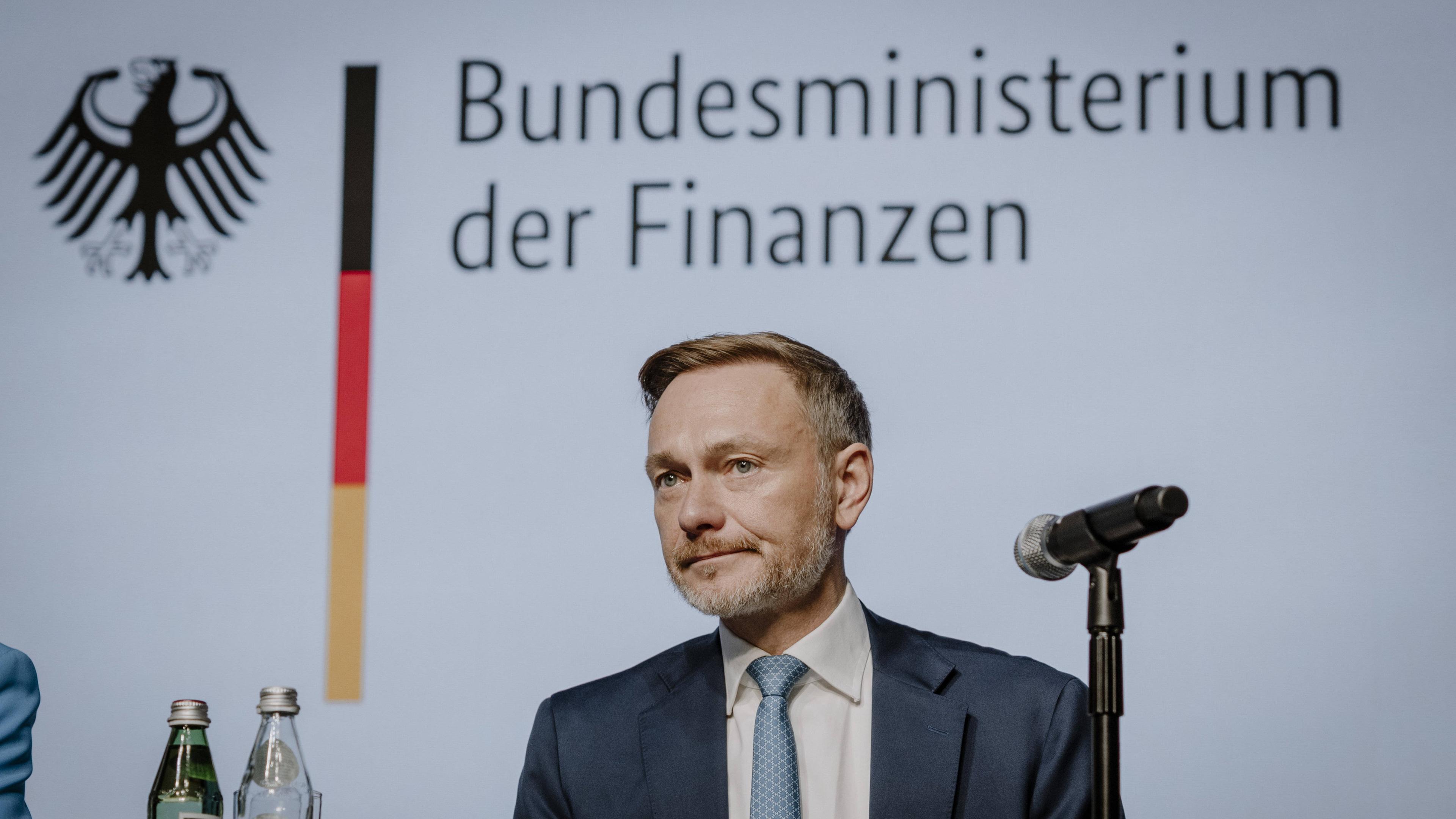 Christian Lindner, Bundesminister der Finanzen, aufgenommen im Rahmen der Pressekonferenz zur Steuerschätzung