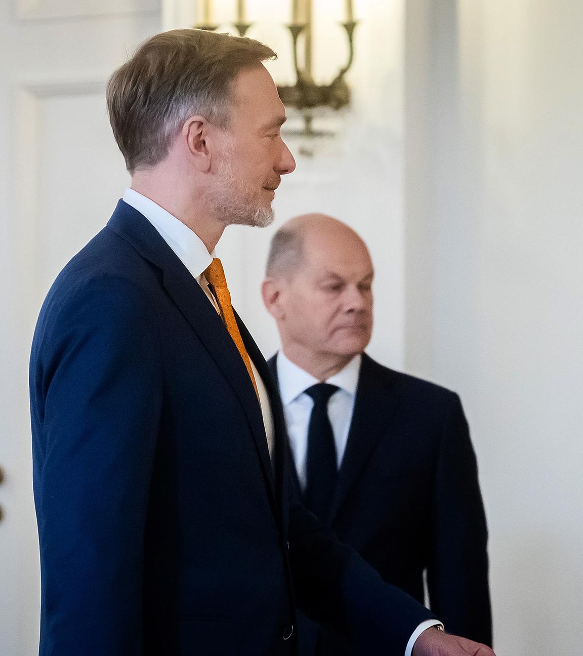 Christian Linder und Olaf Scholz im Schloss Bellevue