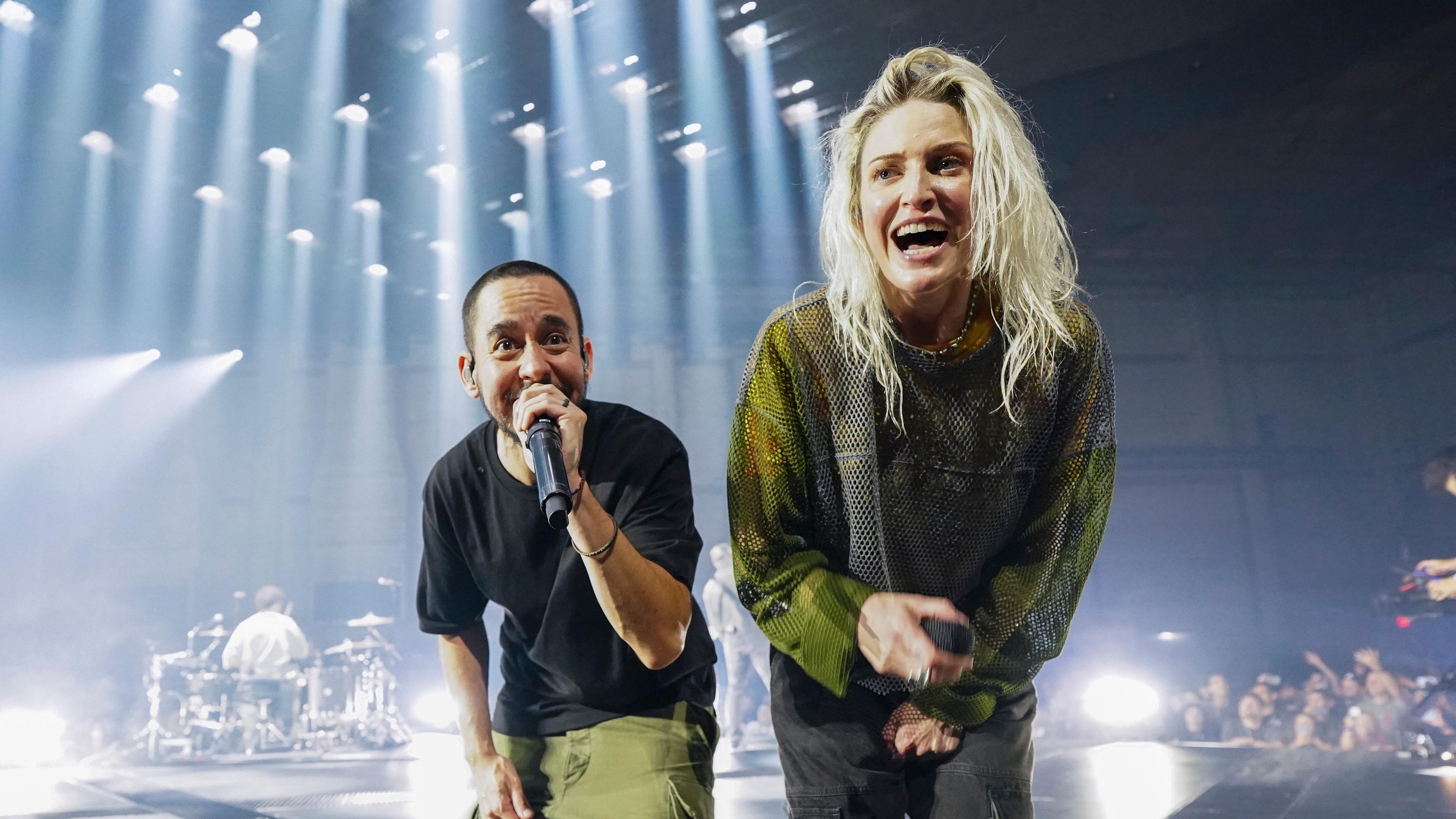 Mike Shinoda und Emily Armstrong von Linkin Park geben ein Konzert am 05.09.2024 in Los Angeles.