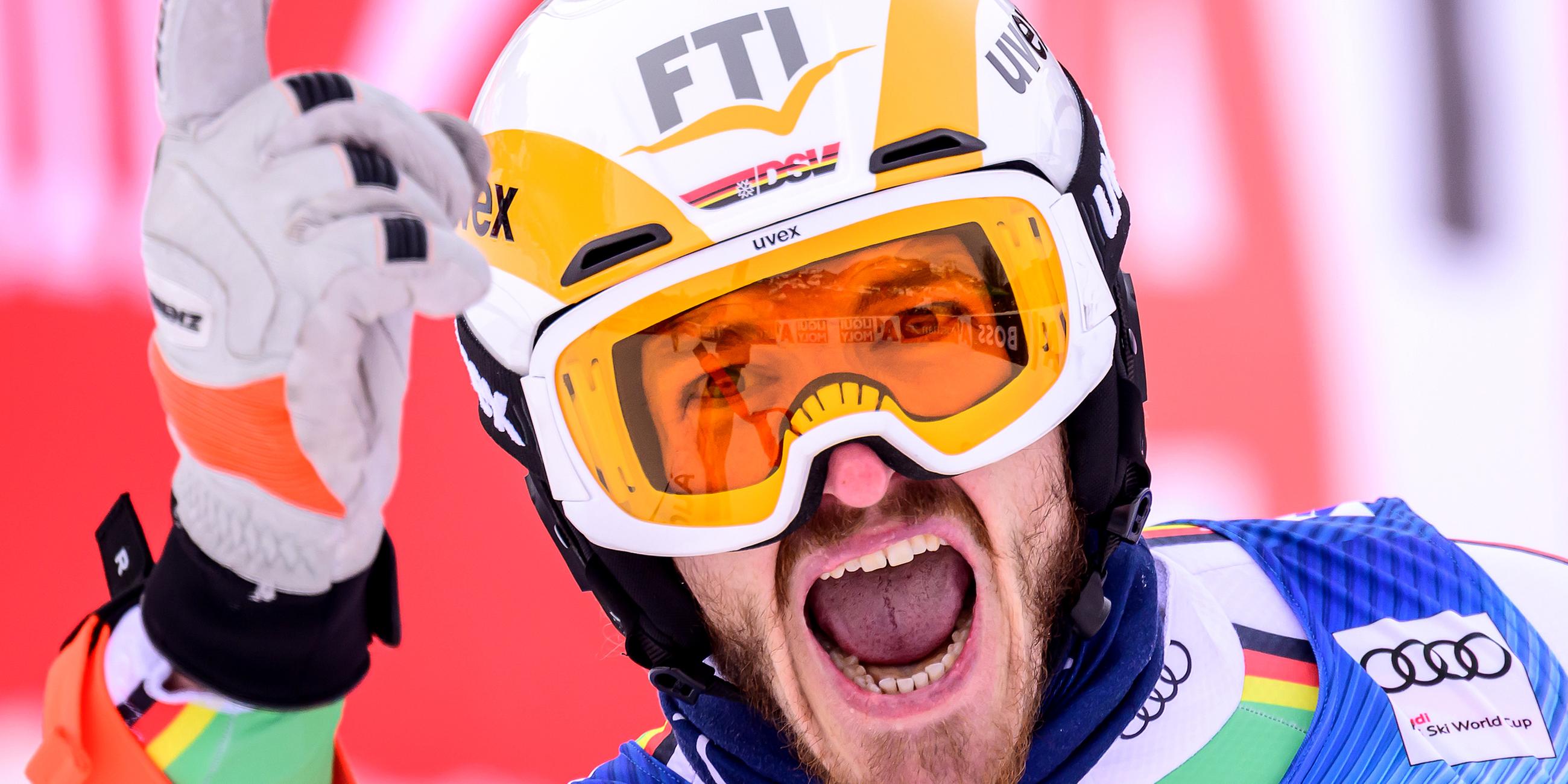 Linus Strasser aus Deutschland feiert den Sieg im Slalomrennen der Herren beim FIS Alpinen Skiweltcup in Kitzbühel, Österreich, 21. Januar 2024