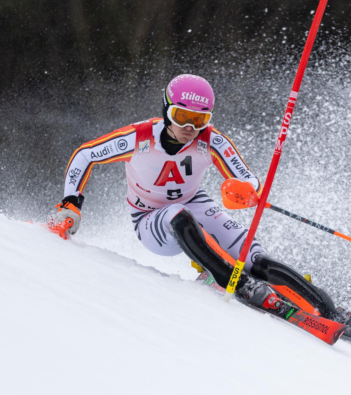 Deutschlands Linus Strasser  während des 1. Laufs im Slalom der Männer in Kitzbühel am 26.01.2025.