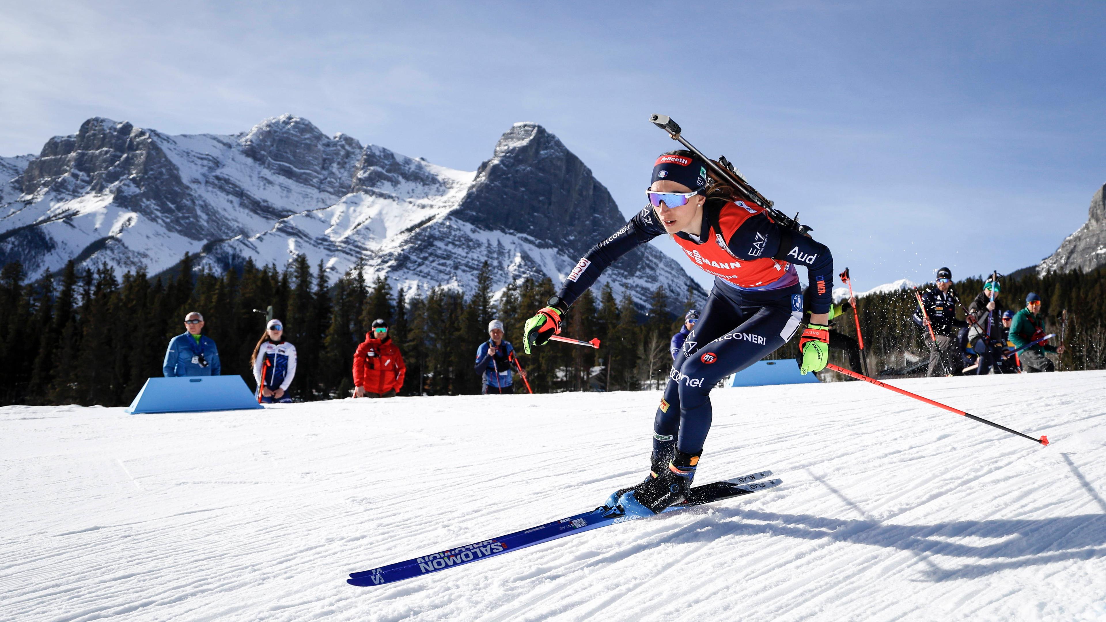 Lisa Vittozzi während des Biathlon-Weltcup.