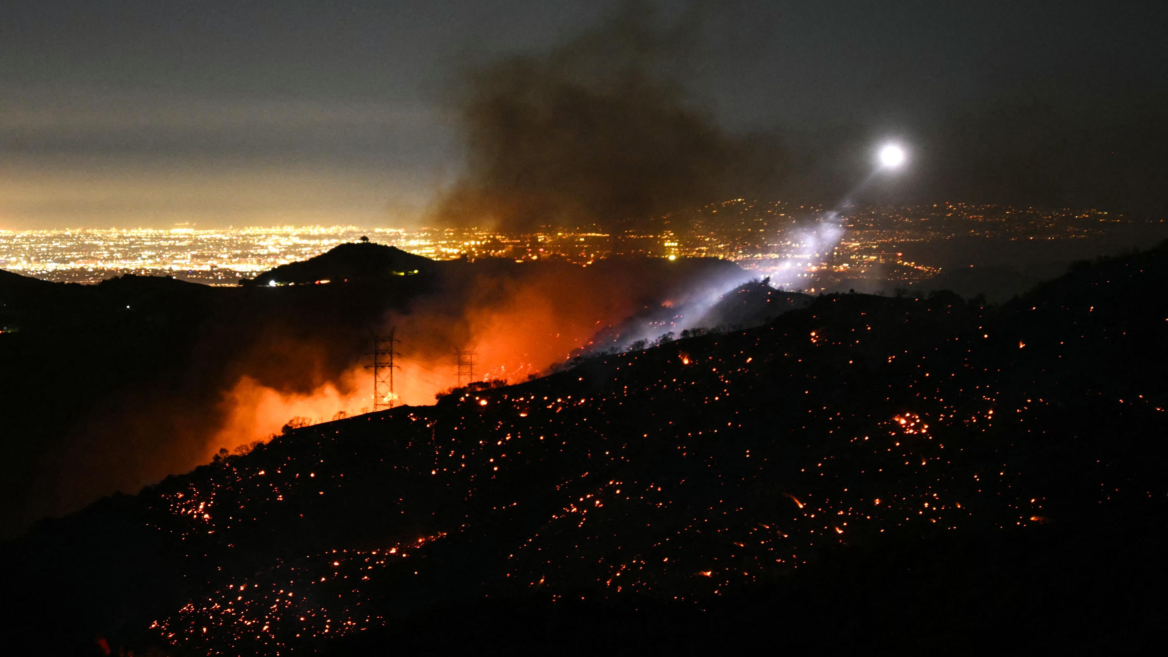 Aufnahme von Feuer in Los Angeles, Rauch 