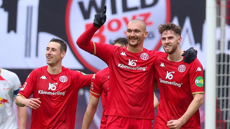 3:0 in der Fußball-Bundesliga: Mainz entzaubert RB Leipzig - ZDFheute