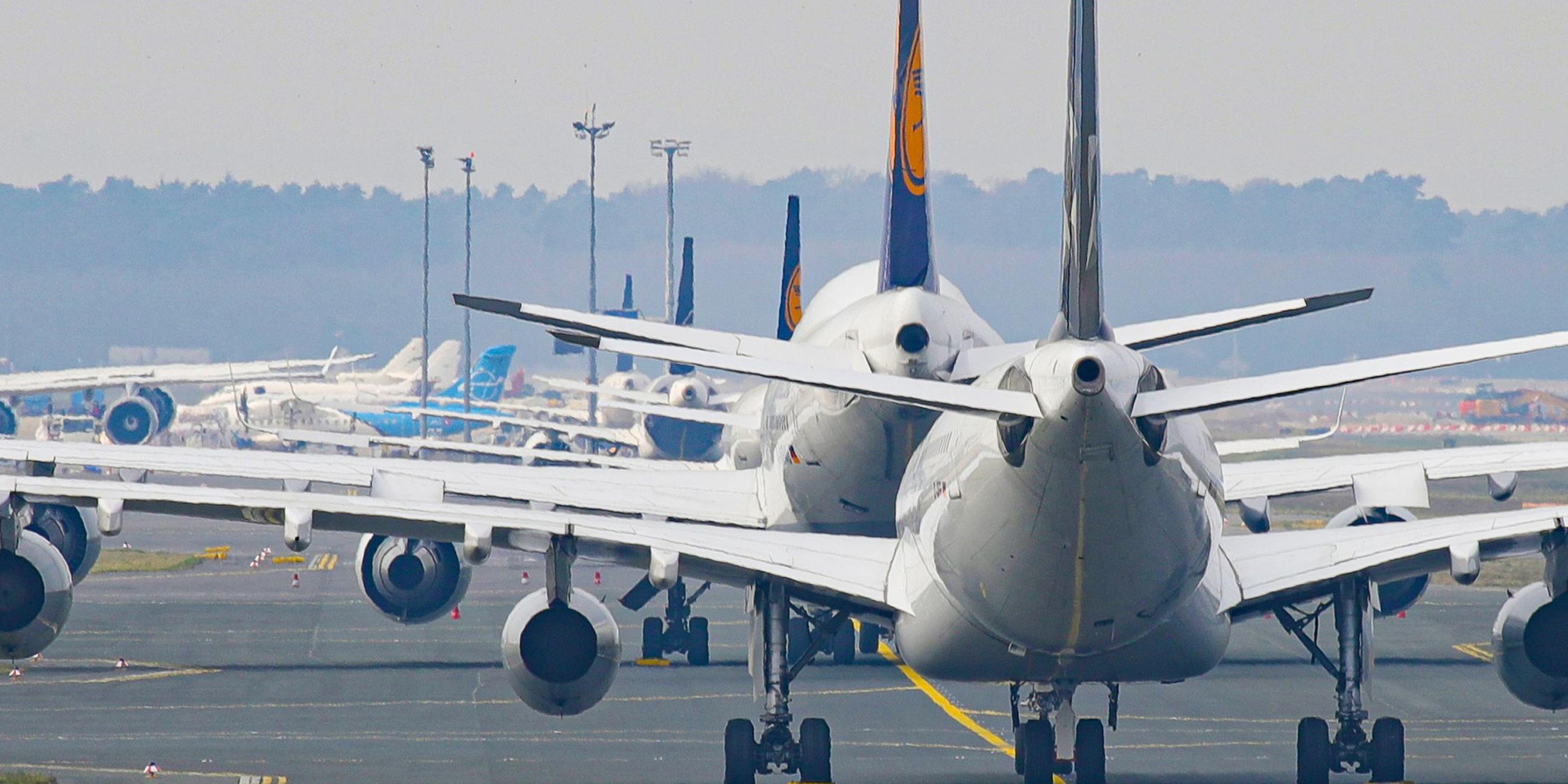 Maschinen der Lufthansa am Flughafen Frankfurt (Archivbild)