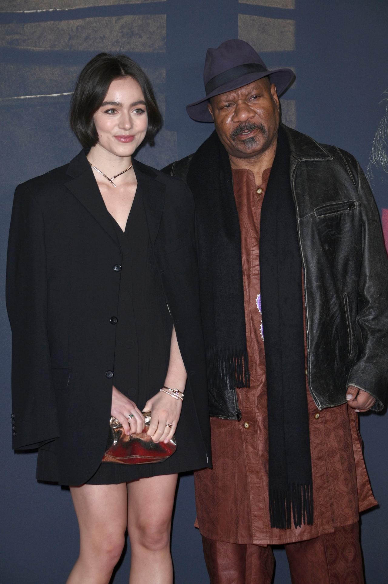 Luise Großmann und Ving Rhames stehen nebeneinander bei einer Kinofilmpremiere.