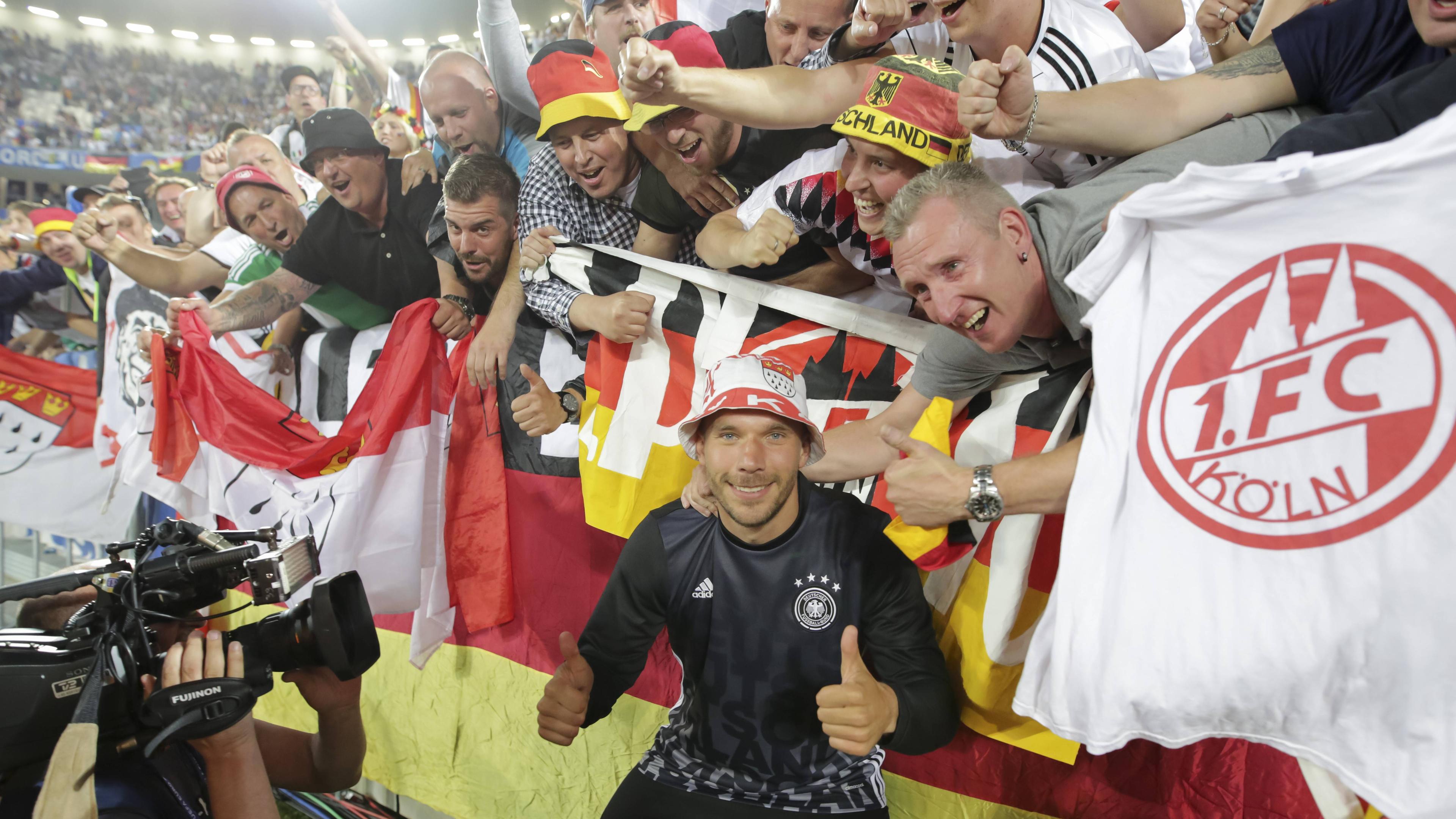 Lukas Podolski Fanliebling Und Dfb Stimmungskanone Zdfmediathek