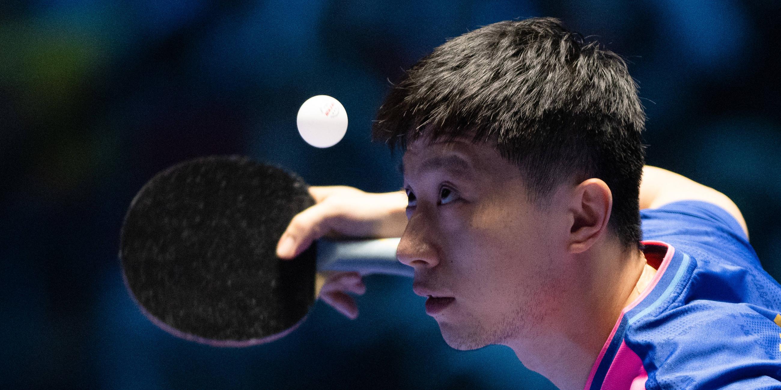 Chinas Fahnenträger bei Olympia in Paris: Tischtennis-Star Ma Long. Der 35-Jährige ist fünfmaliger Olympiasieger und 14-facher Weltmeister