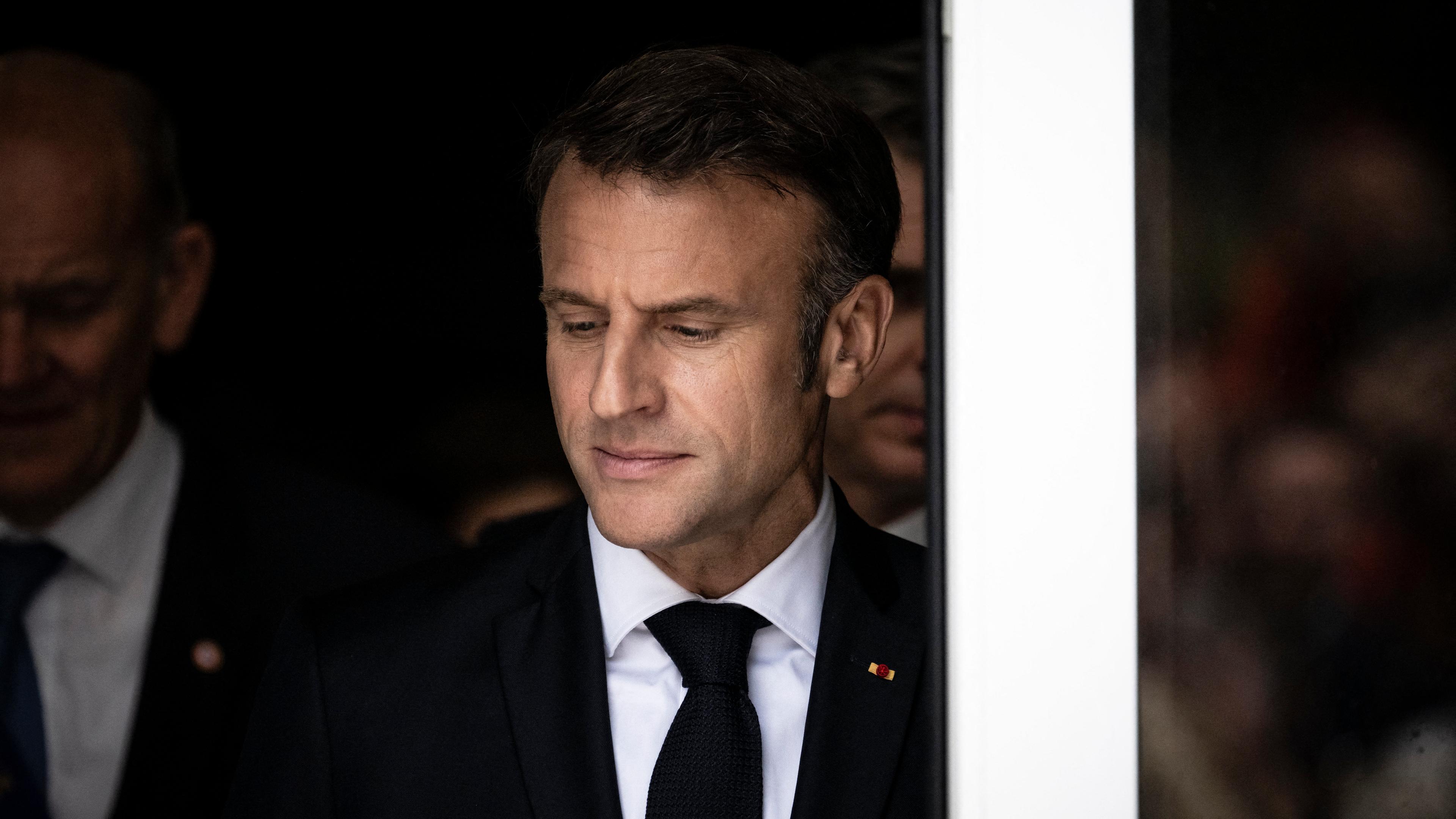 Emmanuel Macron nach seiner Stimmabgabe
