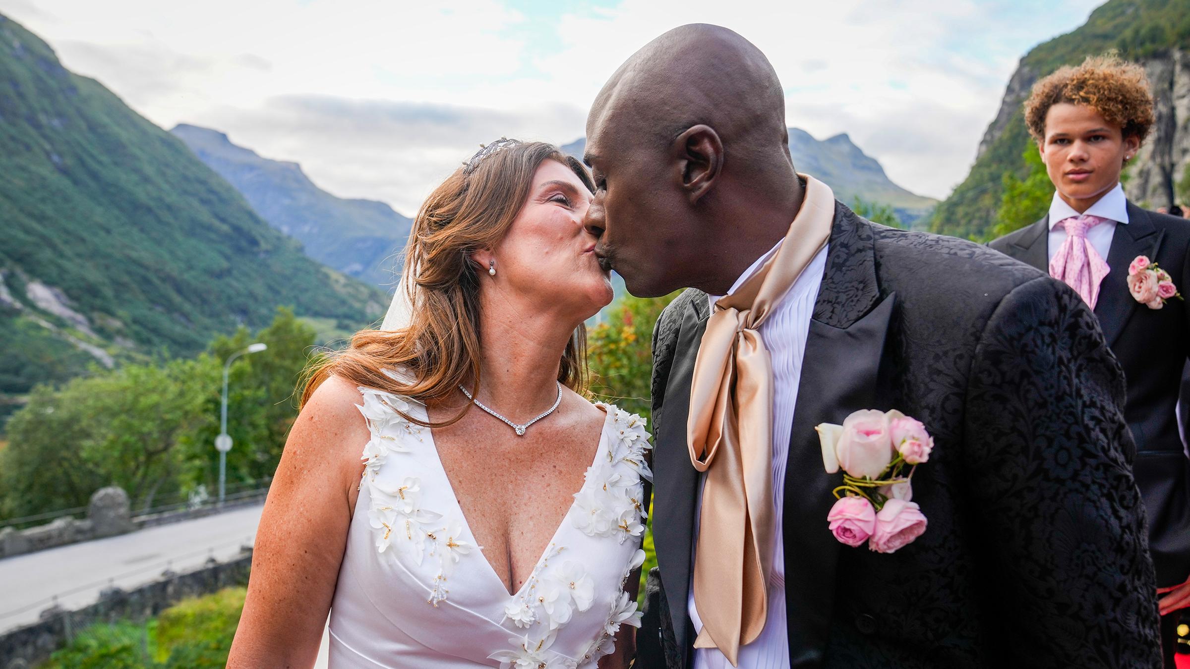 Die norwegische Prinzessin Märtha Louise und Durek Varrett auf ihrer Hochzeit. 