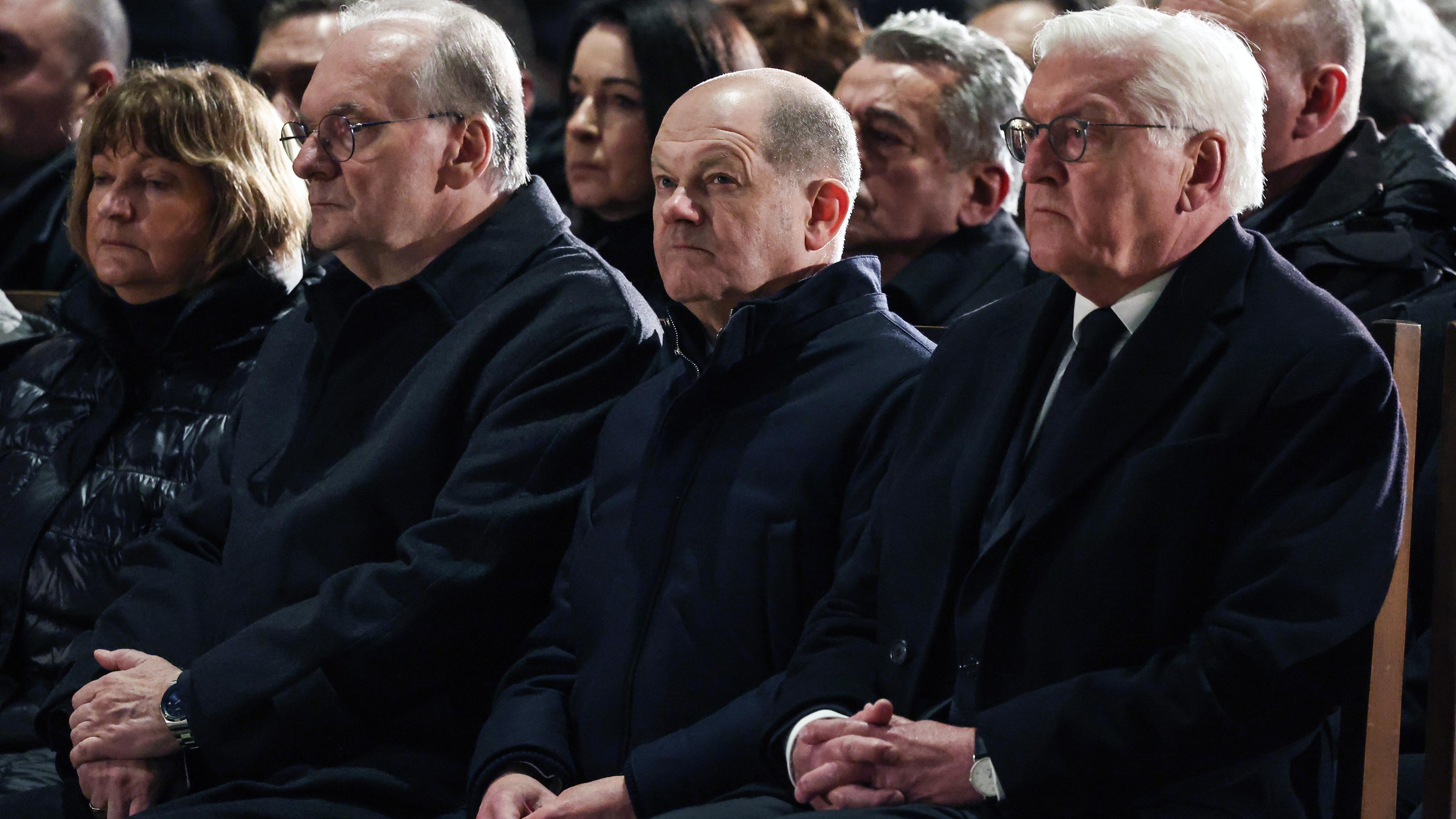 Scholz, Steinmeier und Haseloff bei Magdeburger Gottesdienst nach Anschlag