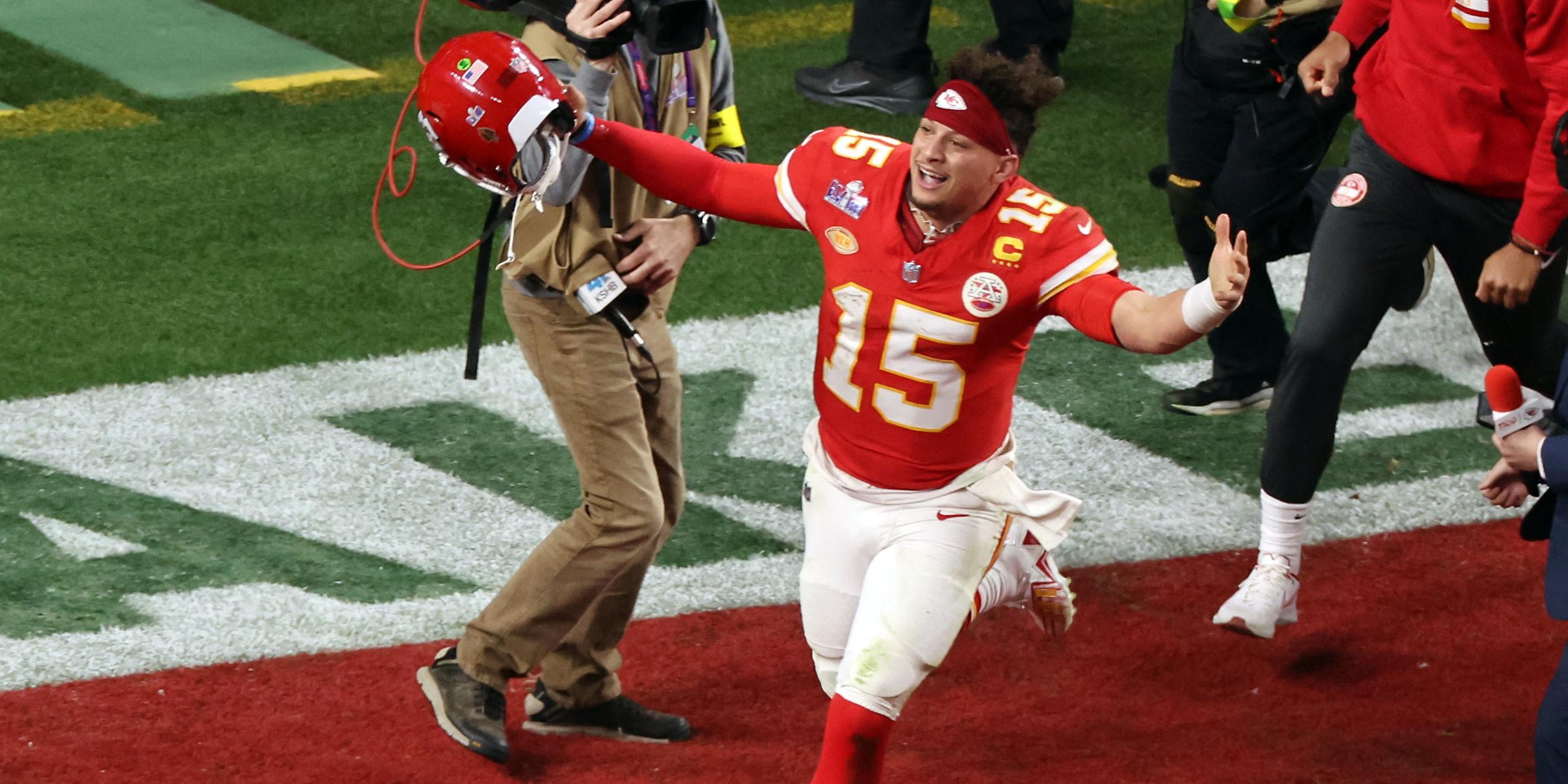 Football - NFL - Super Bowl: Kansas City Chiefs - San Francisco 49ers am 12. Februar 2024: Patrick Mahomes (Kansas City Chiefs) bejubelt den Sieg.