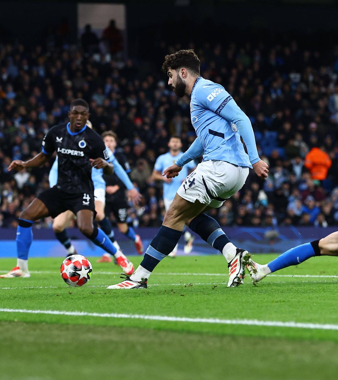 Josko Gvardiol von Manchester City erzielt das zweite Tor seiner Mannschaft.