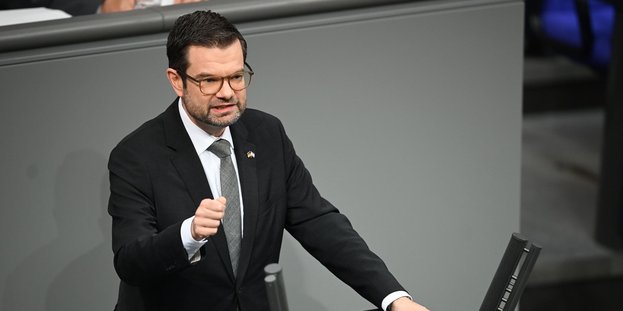 Marco Buschmann redet im Bundestag zur Stärkung des Bundesverfassungsgerichts