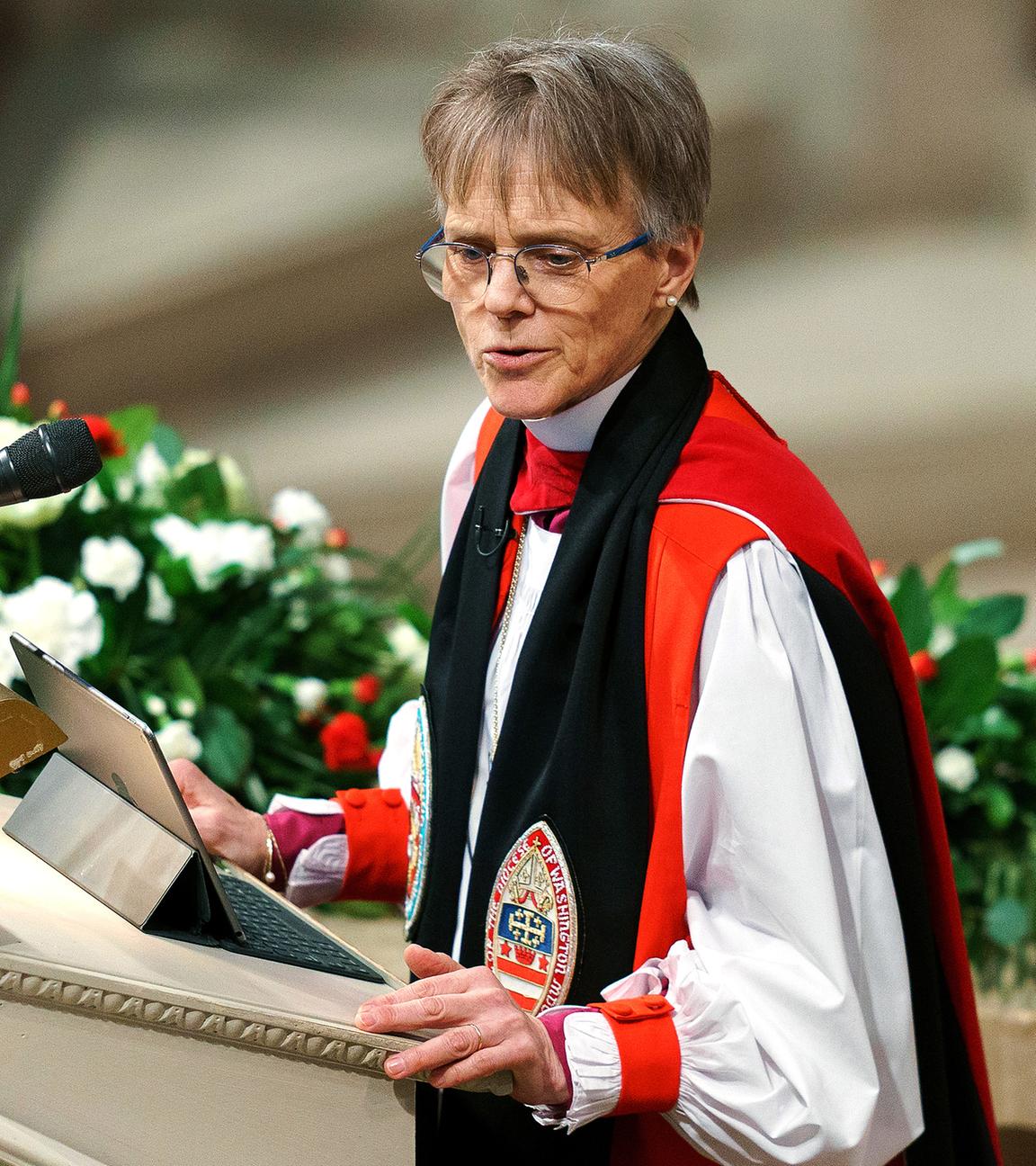 Mariann Edgar Budde hält eine Predigt während des National Prayer Service in der Washington National Cathedral in Washington, DC, USA, 21.01.2025