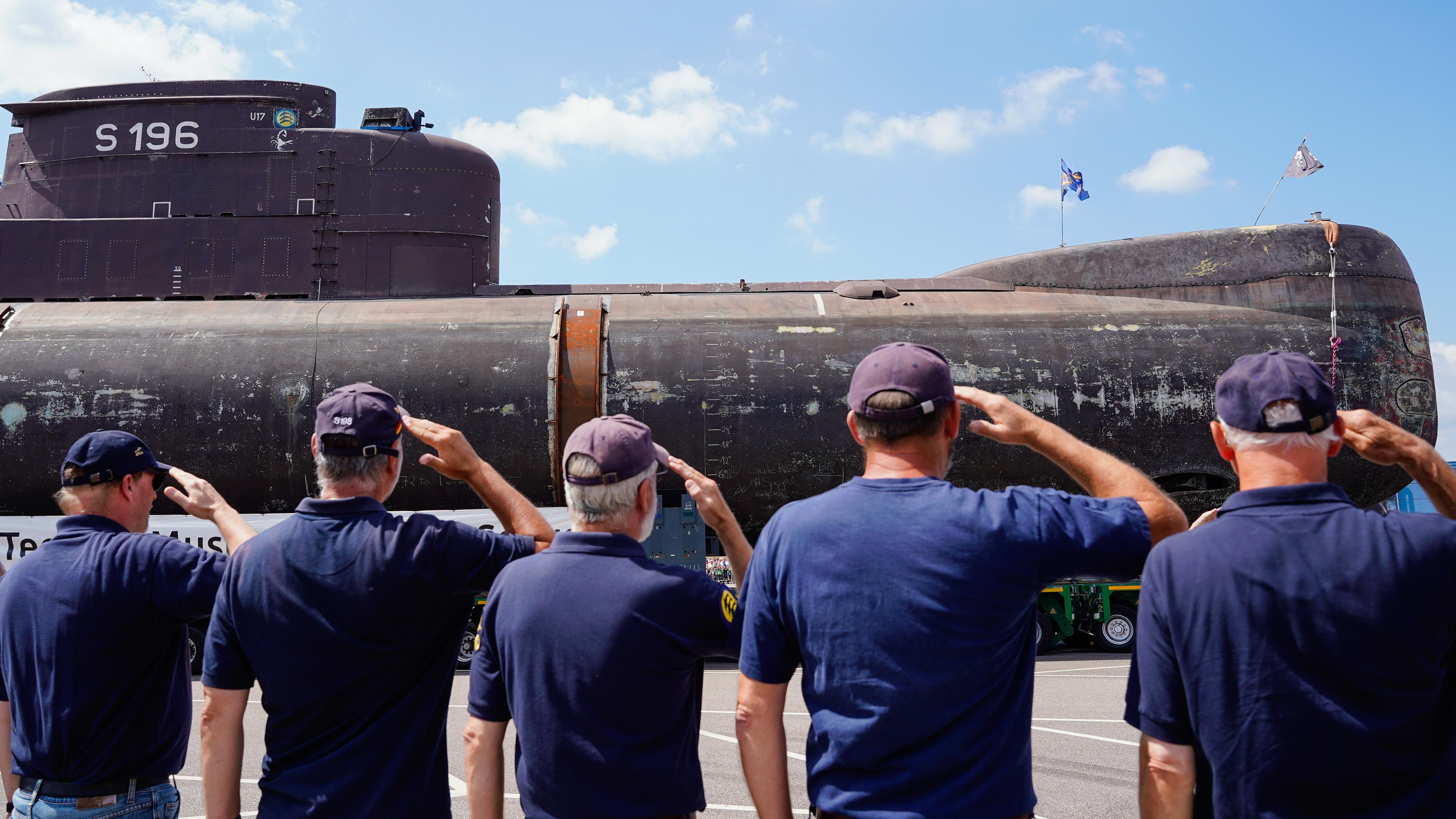Ankunft des Marine-U-Boots U17 in Sinsheim