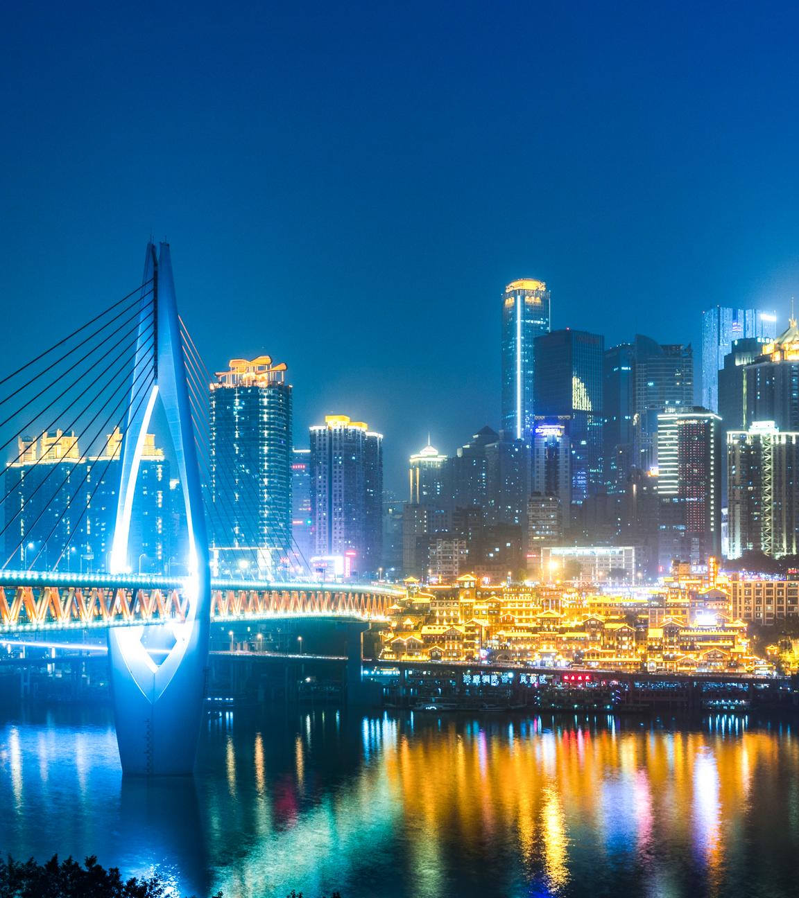 Beleuchtete Skyline Chongqing bei Nacht