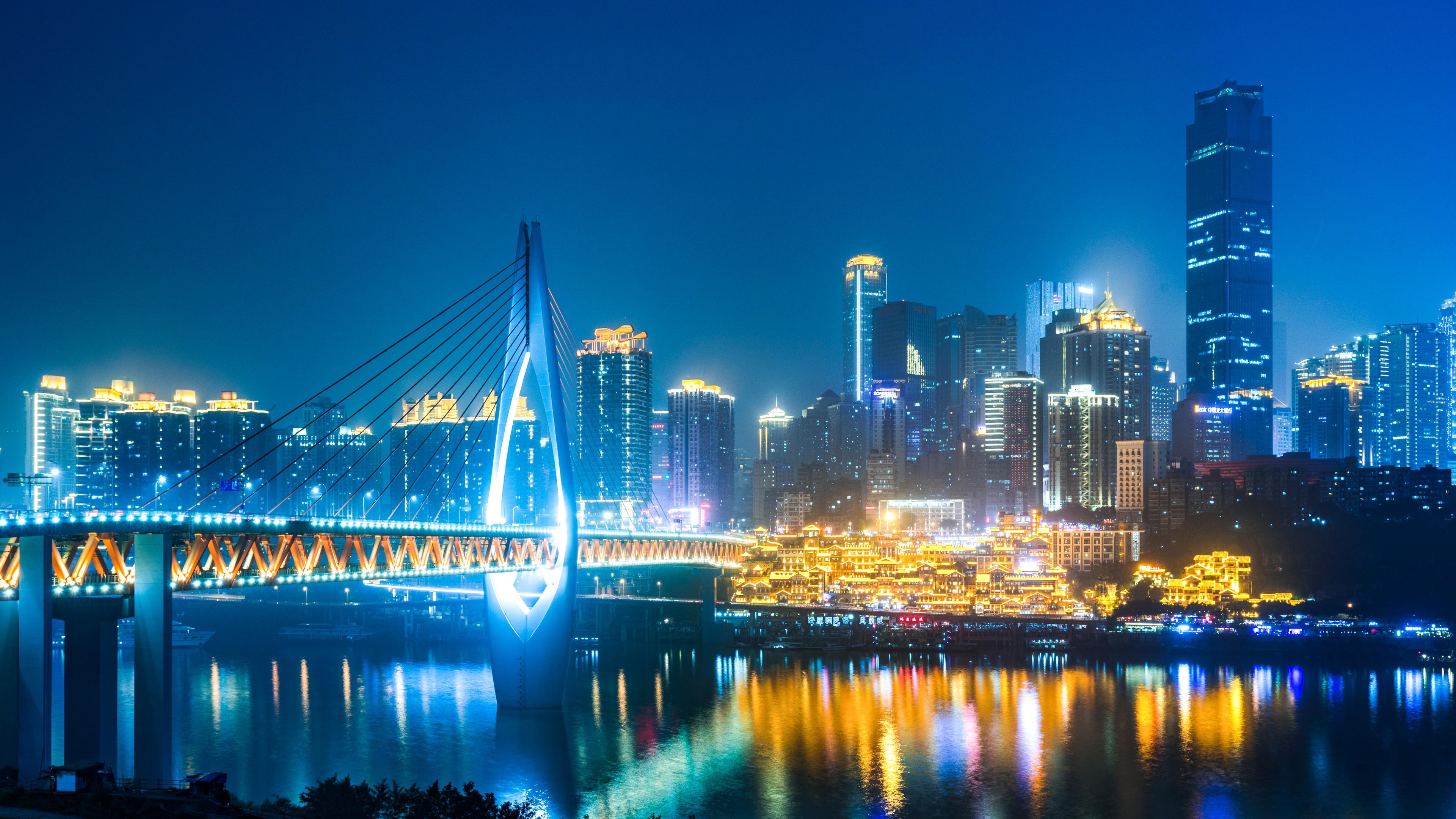 Beleuchtete Skyline Chongqing bei Nacht
