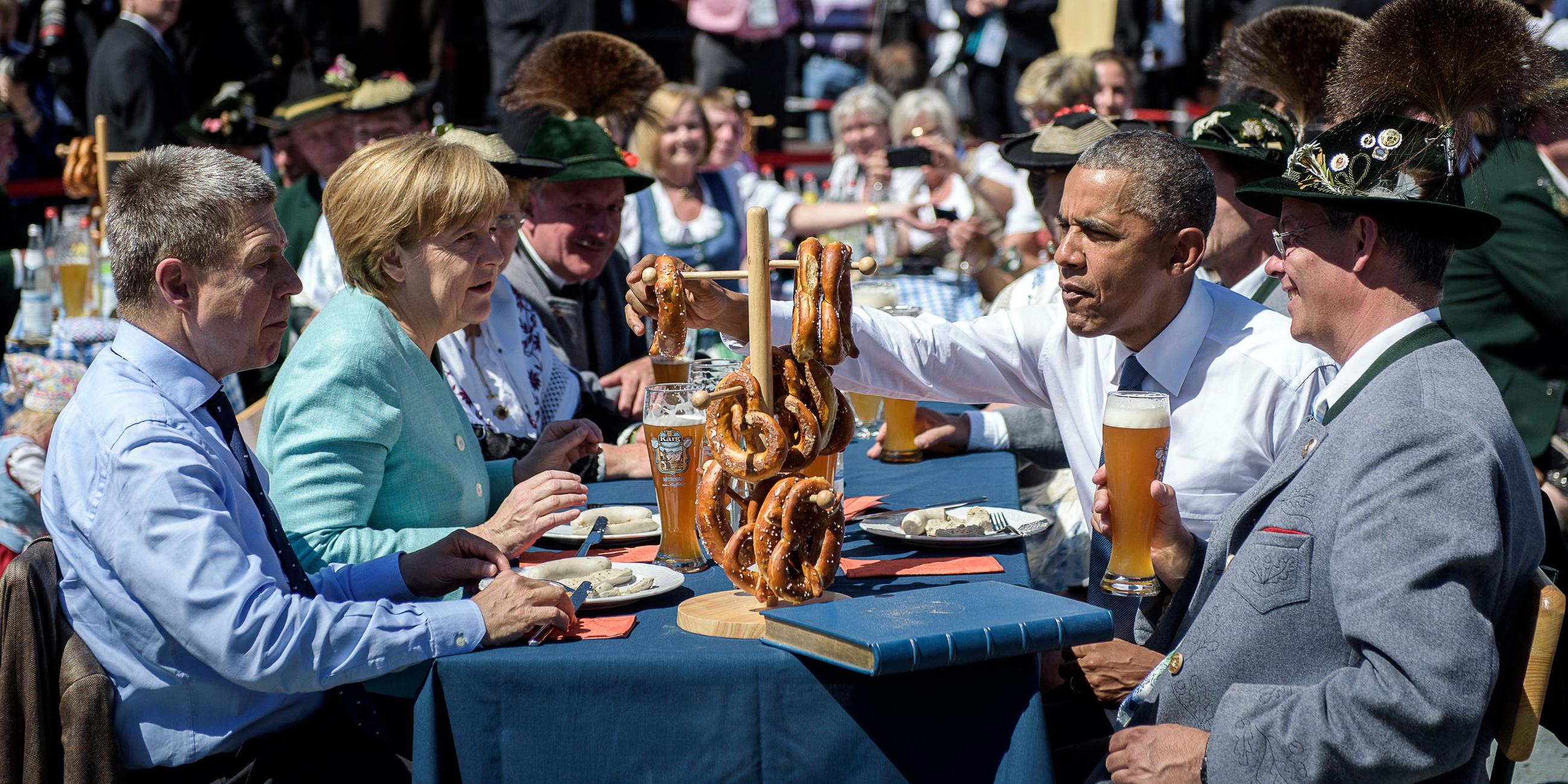 Angela Merkel lund Barack Obama im Biergarten in Kruen 2015