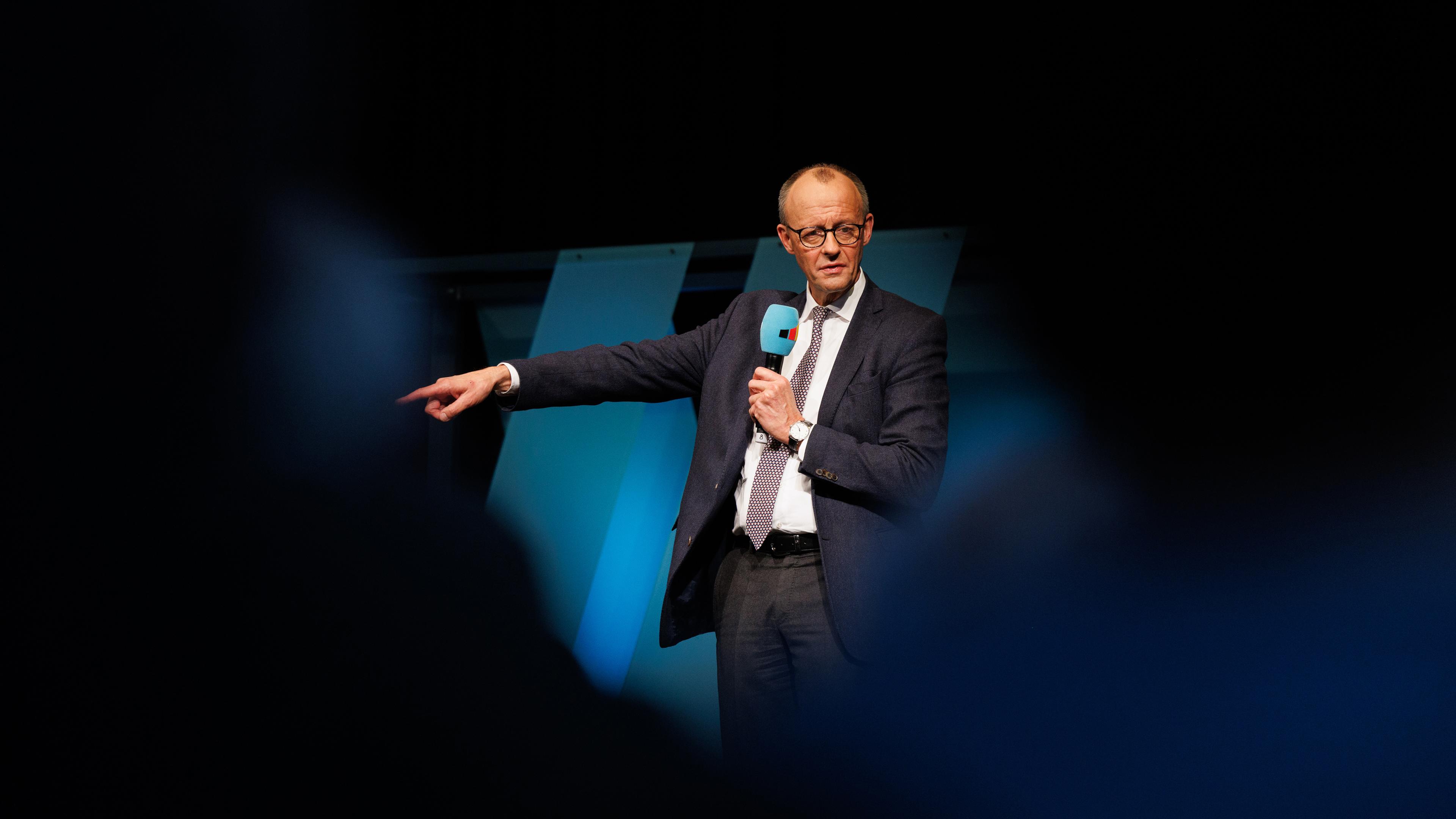 Friedrich Merz macht Wahlkampf in Neuhof