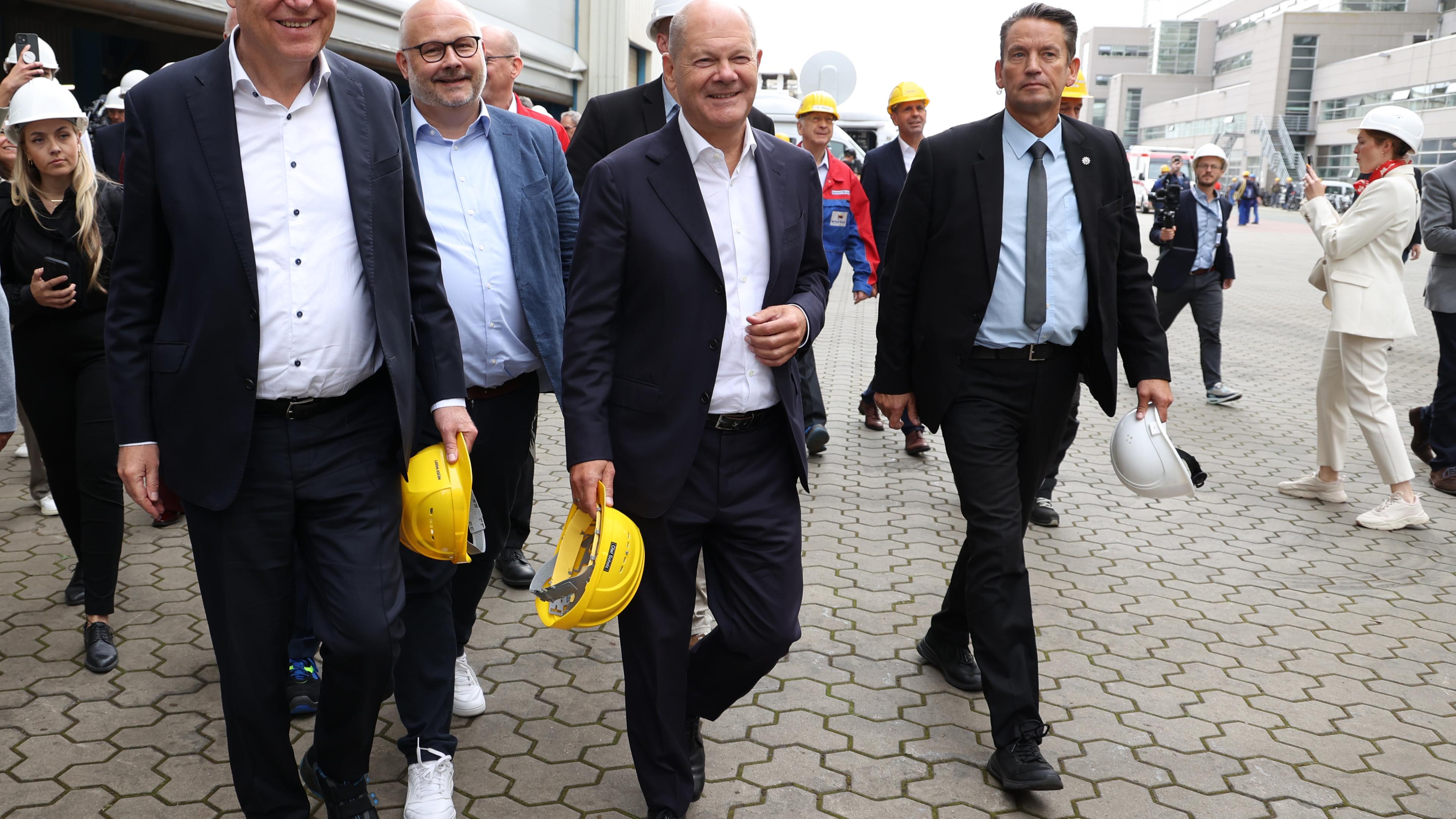 Scholz bei Meyer-Werft Besuch in Pappenberg