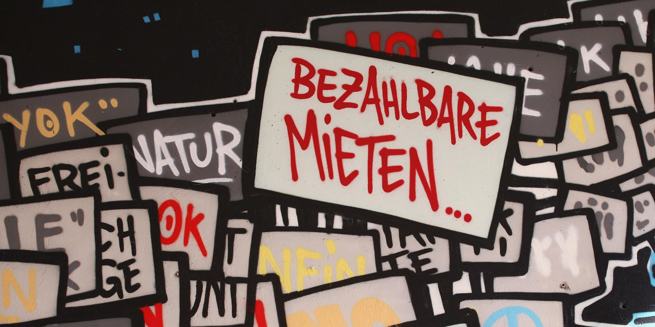 Graffiti mit Slogan "Bezahlbare Mieten"