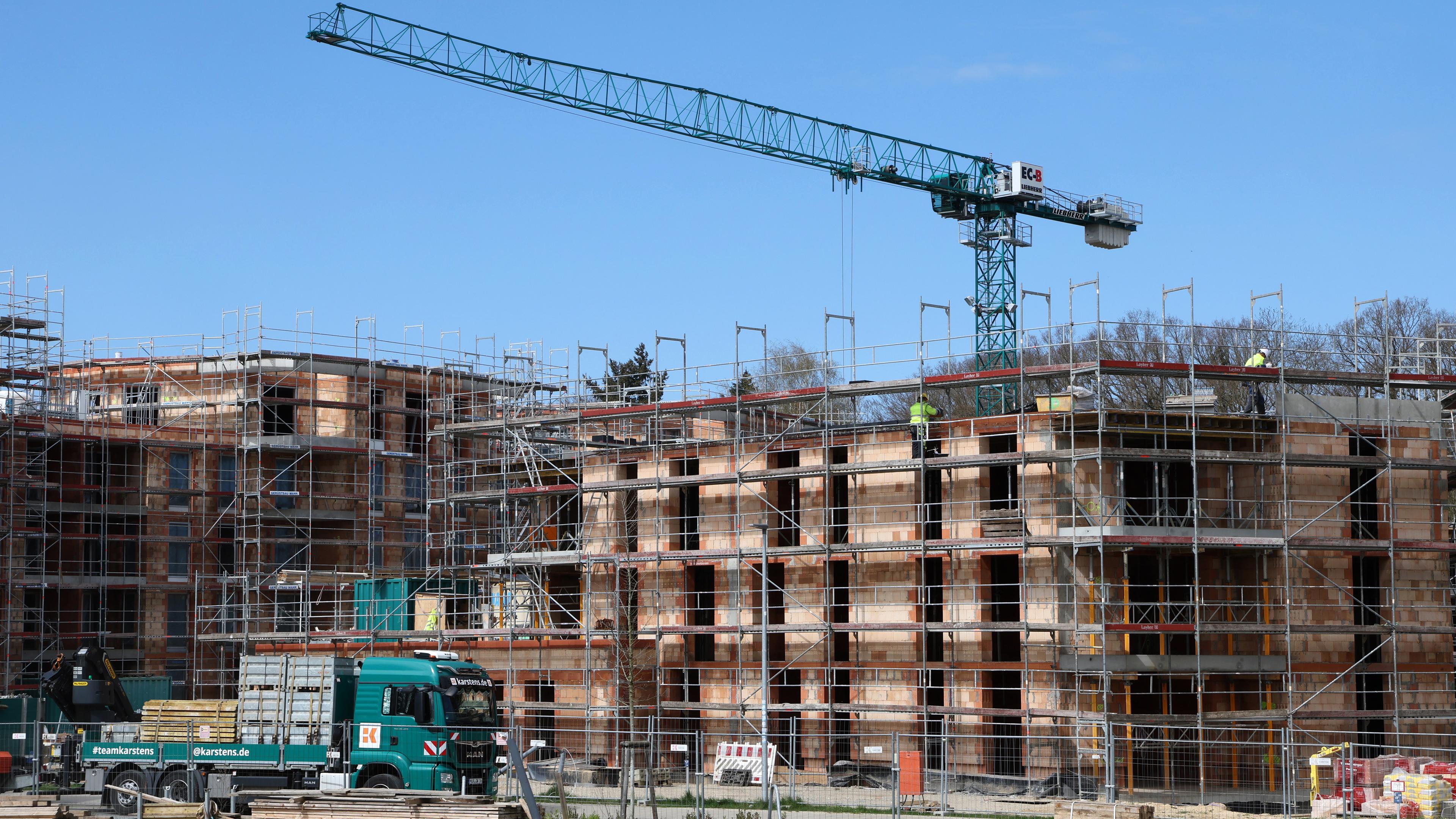 Wohnungsbau in Thierfelder Straße in Rostock mit 150 Wohnungen, aufgenommen am 19.04.2023