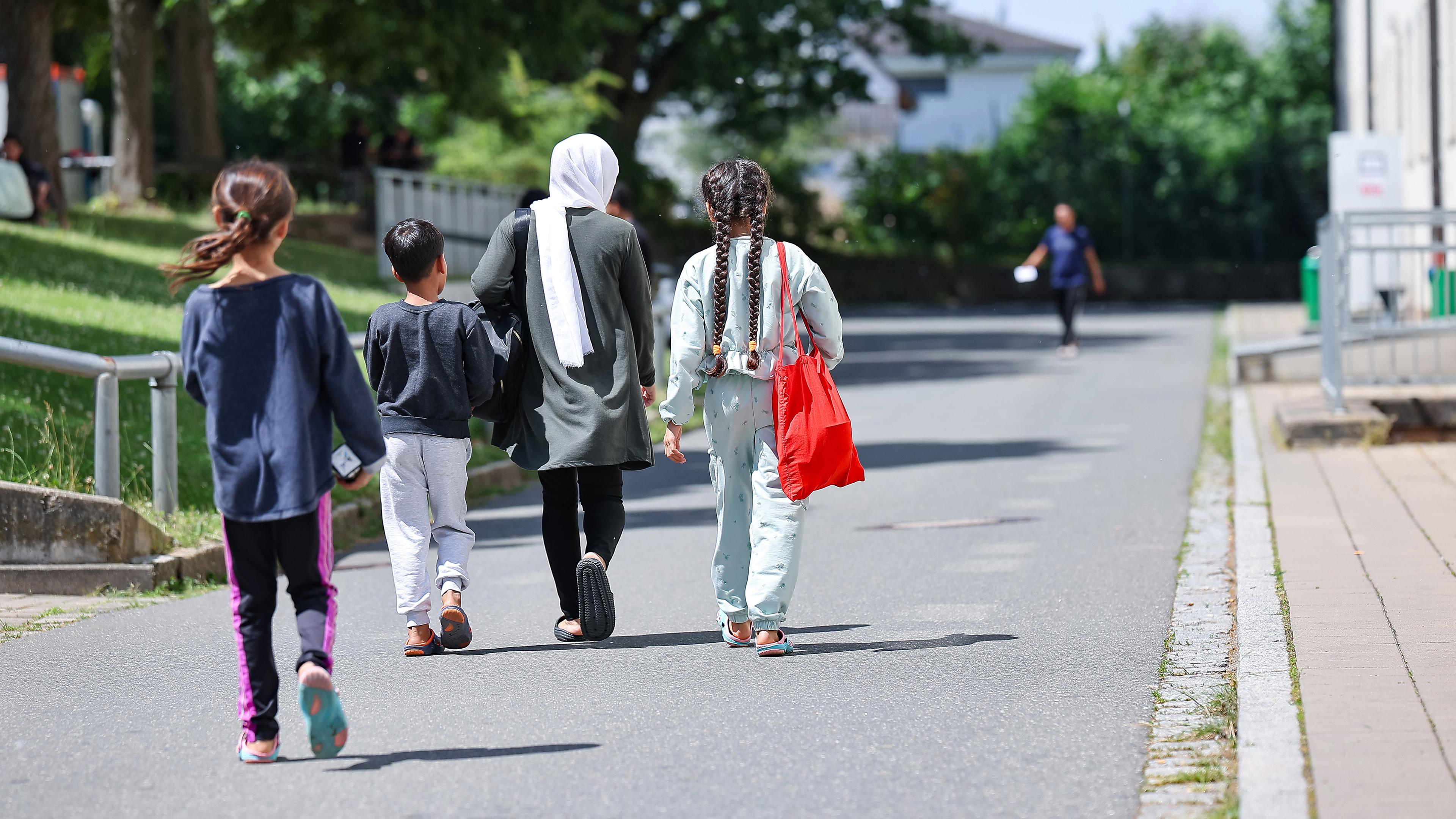 Migranten in der Zentralen Aufnahmeeinrichtung für Asylbewerber in Bayern