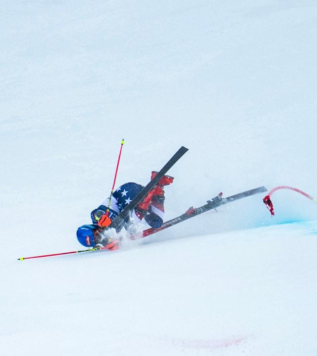 Mikaela Shiffrin vom Team USA stürzt im zweiten Lauf.