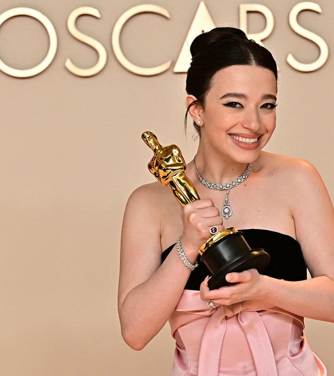 Mikey Madison durfte den Oscar als beste Hauptdarstellerin im Film “Anora“ entgegen nehmen. Ziemlich überraschend, denn eigentlich hatten alle auf Demi Moore getippt. (03.03.2025) Quelle: AFP