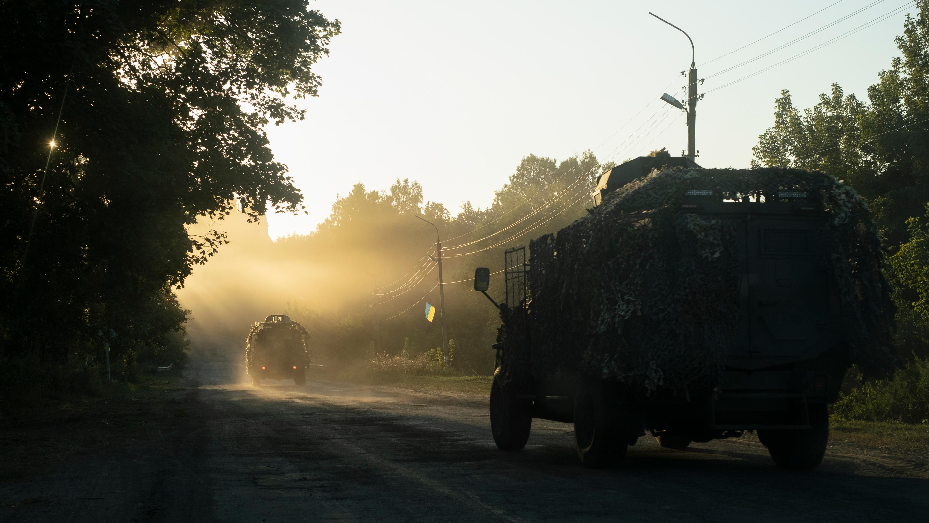 Militärfahrzeug an russisch-ukrainischer Grenze