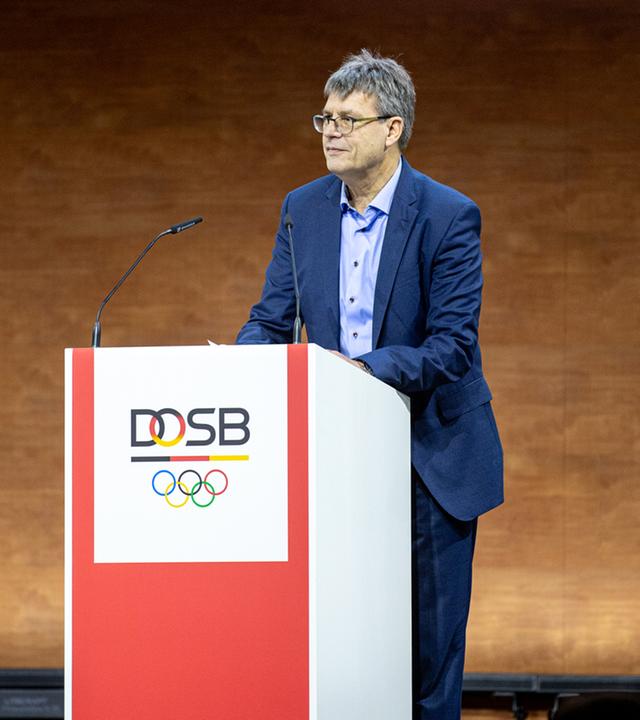 Thomas Weikert, Präsident des Deutschen Olympischen Sportbundes (DOSB), spricht bei einer Mitgliederversammlung des des Deutschen Olympischen Sportbundes (DOSB). 