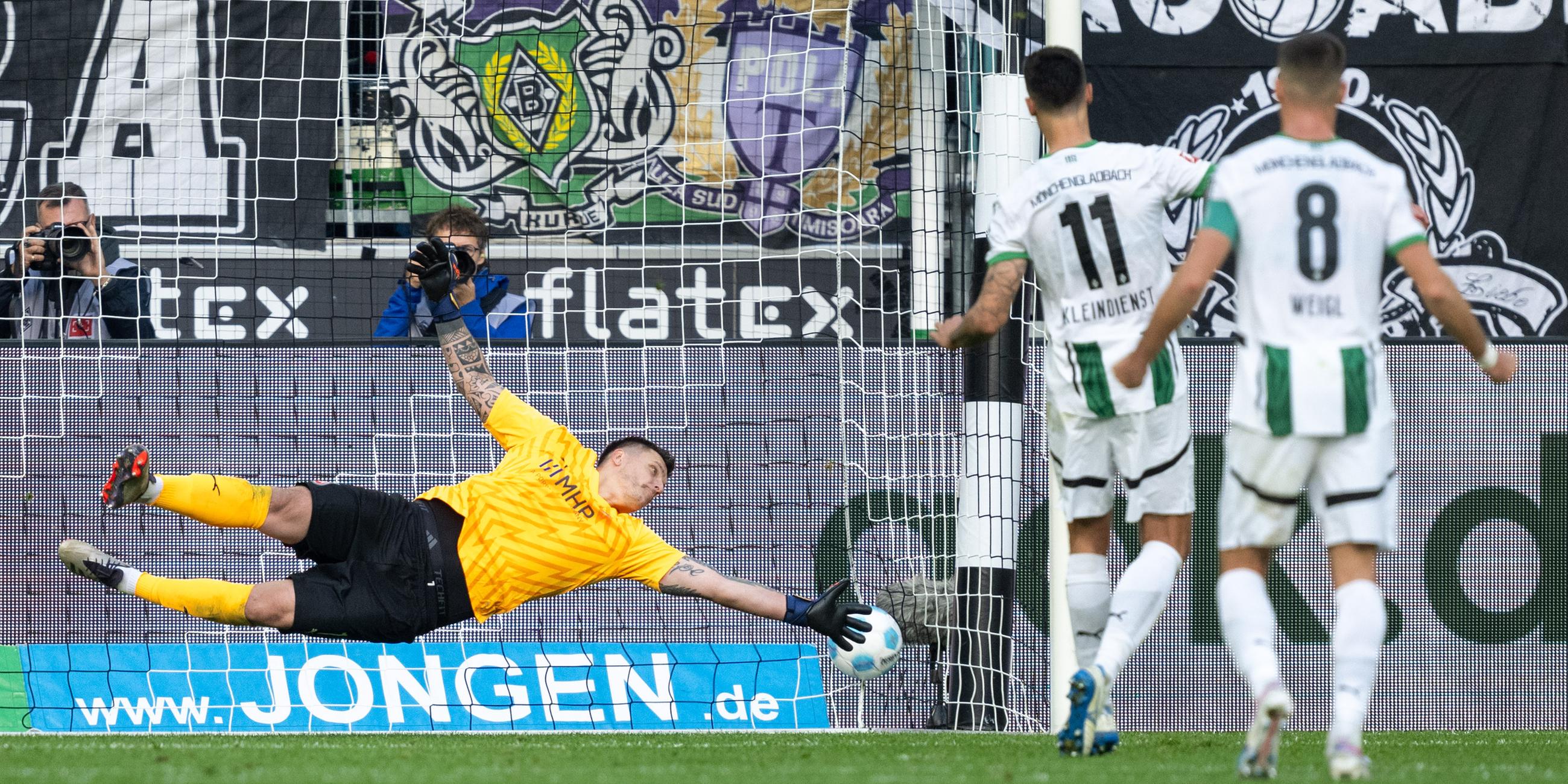 Gladbachs Tim Kleindienst erzielt das Tor zum 3:1.