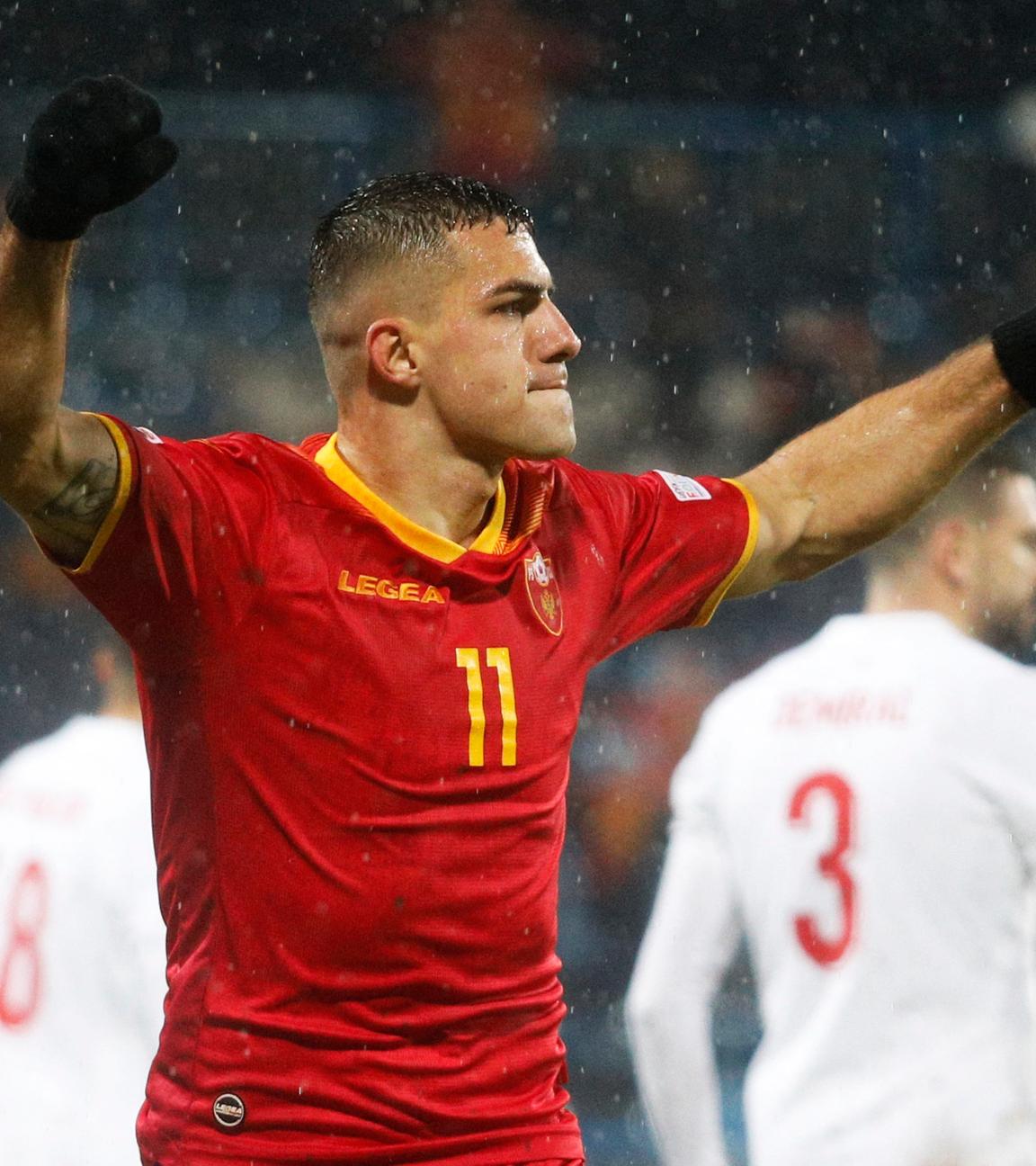 Nations League, Montenegro - Türkei am 19. November 2024: Nikola Krstovic bejubelt sein drittes Tor.