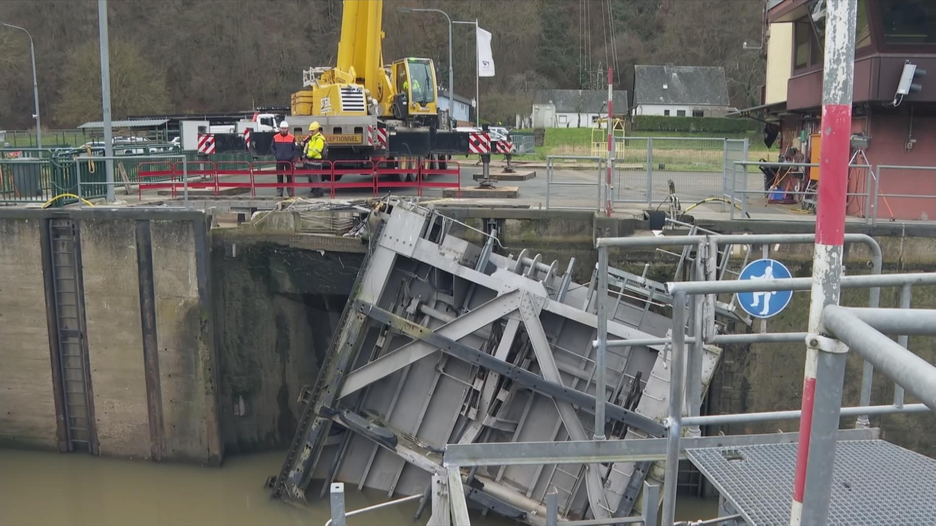 Kaputtes Schleusentor Mosel