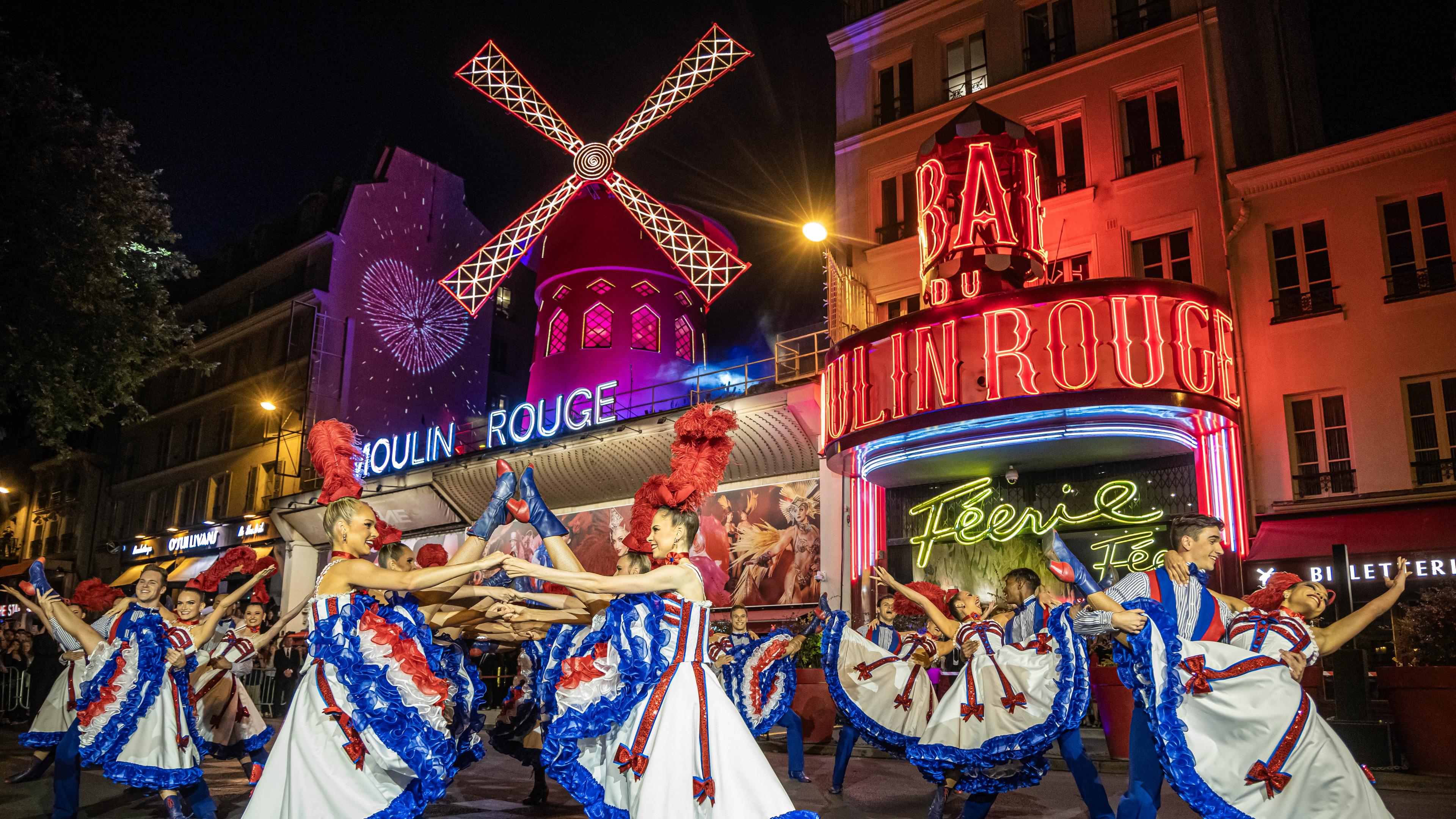 Dreht sich wieder: Mühle des berühmten Moulin Rouge in Paris
