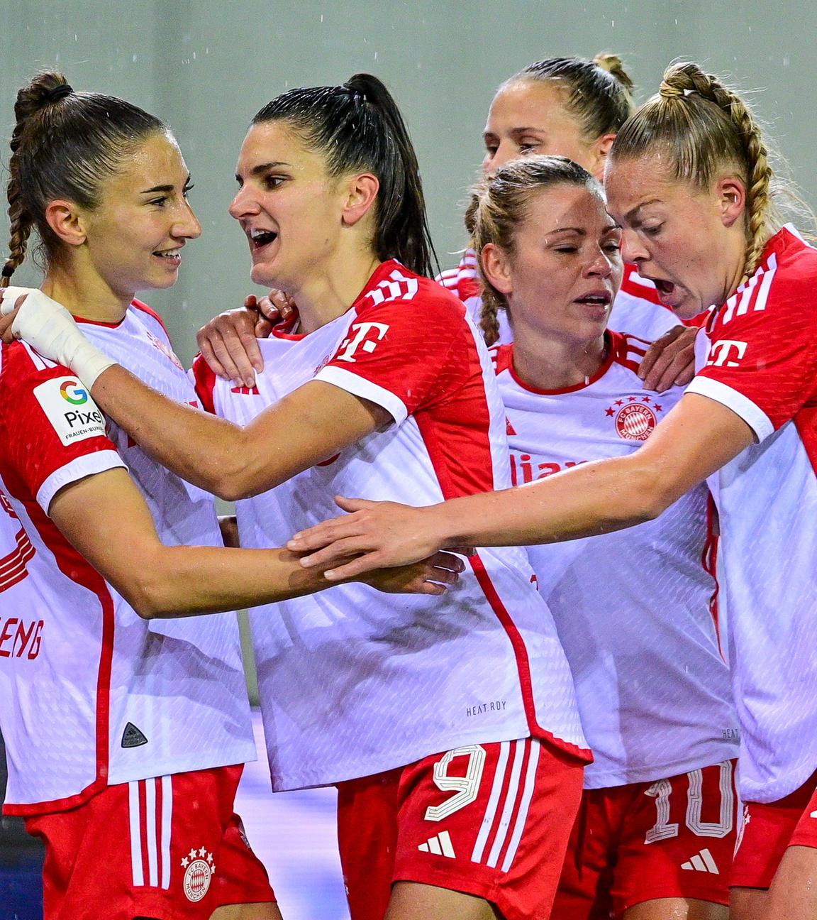 Topspiel der Frauen-Bundesliga zwischen Bayern und Wolfsburg