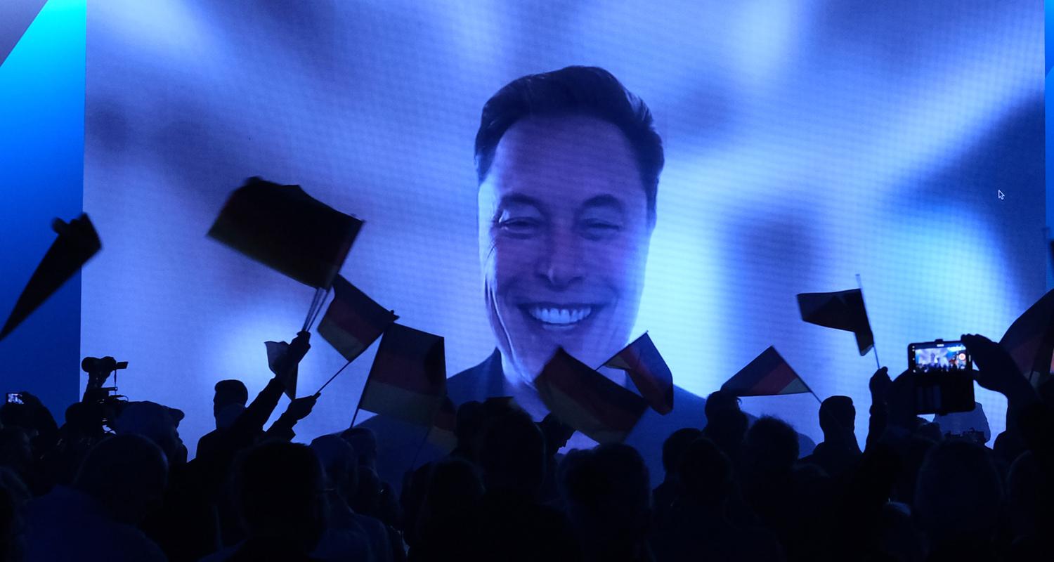 US-Milliardär Elon Musk wird während des Wahlkampfauftakts der AfD gezeigt.