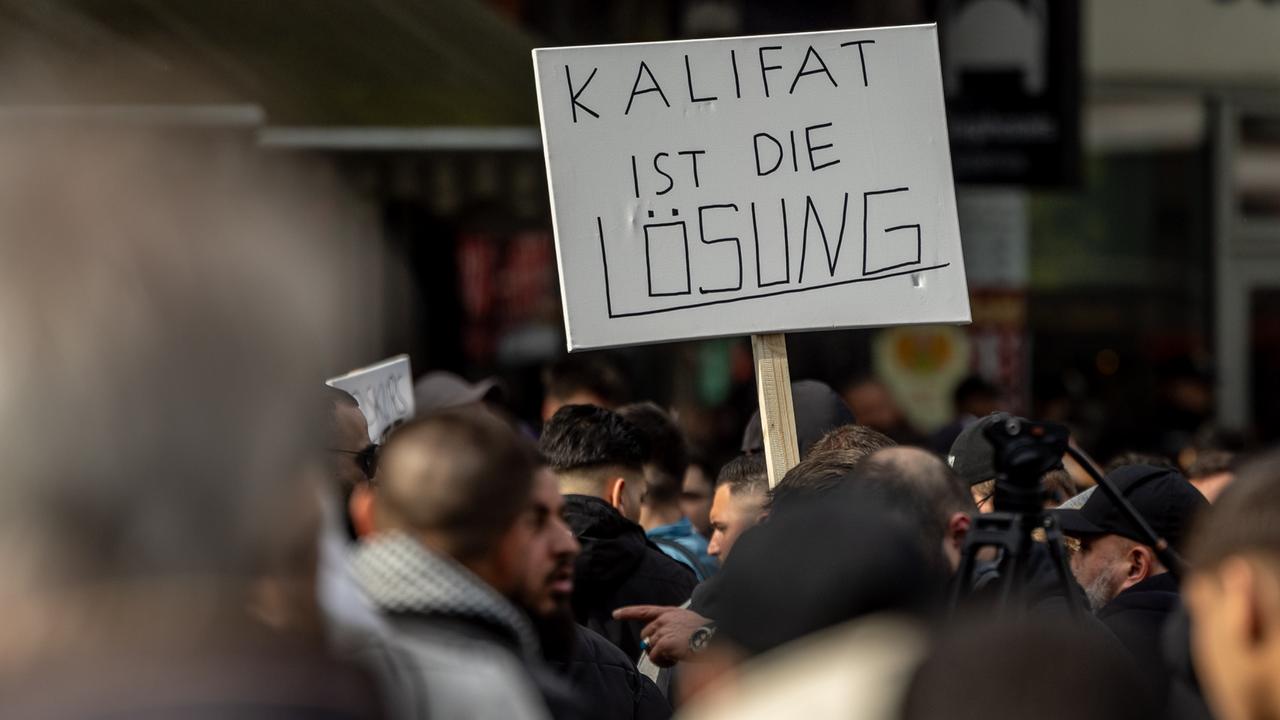 Muslim Interaktiv Fordert "Abschaffung Der Demokratie" - ZDFheute