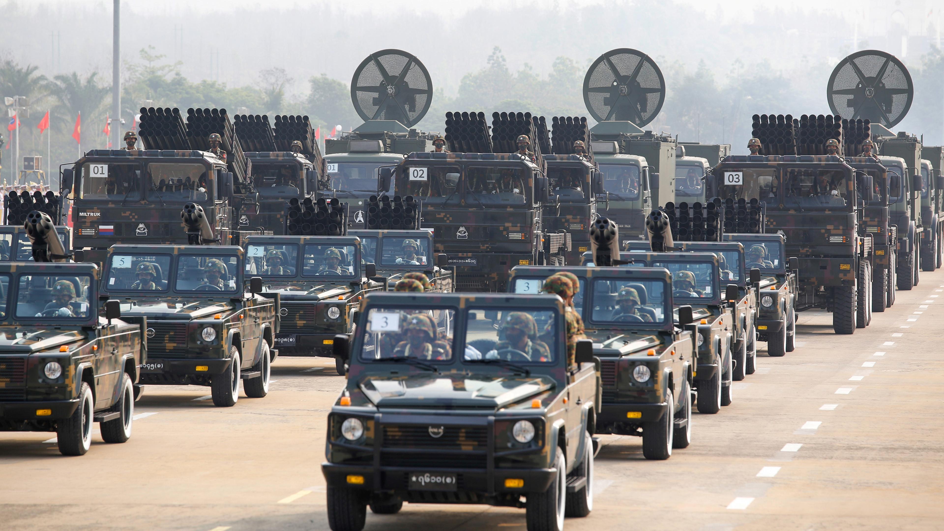 Militärparade in Myanmar mit Panzern; Naypyitaw, Myanmar; 27.03.2021