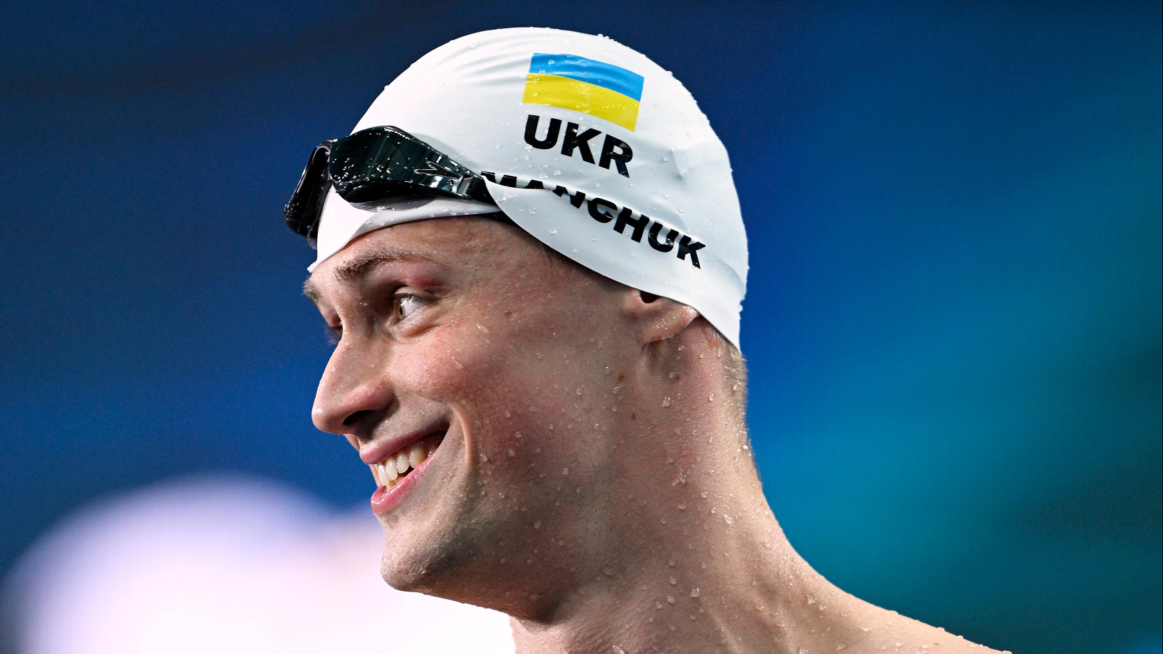 Schwimm-Ass Mychajlo Romantschuk komplettiert das Fahnenträger-Duo für die Ukraine. Der 27-Jährige gewann bei den letzten Spielen Olympia-Silber und Bronze.