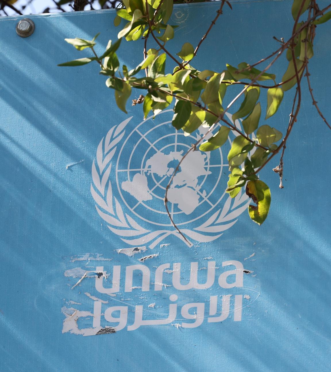 Banner mit UNRWA-Aufschrift